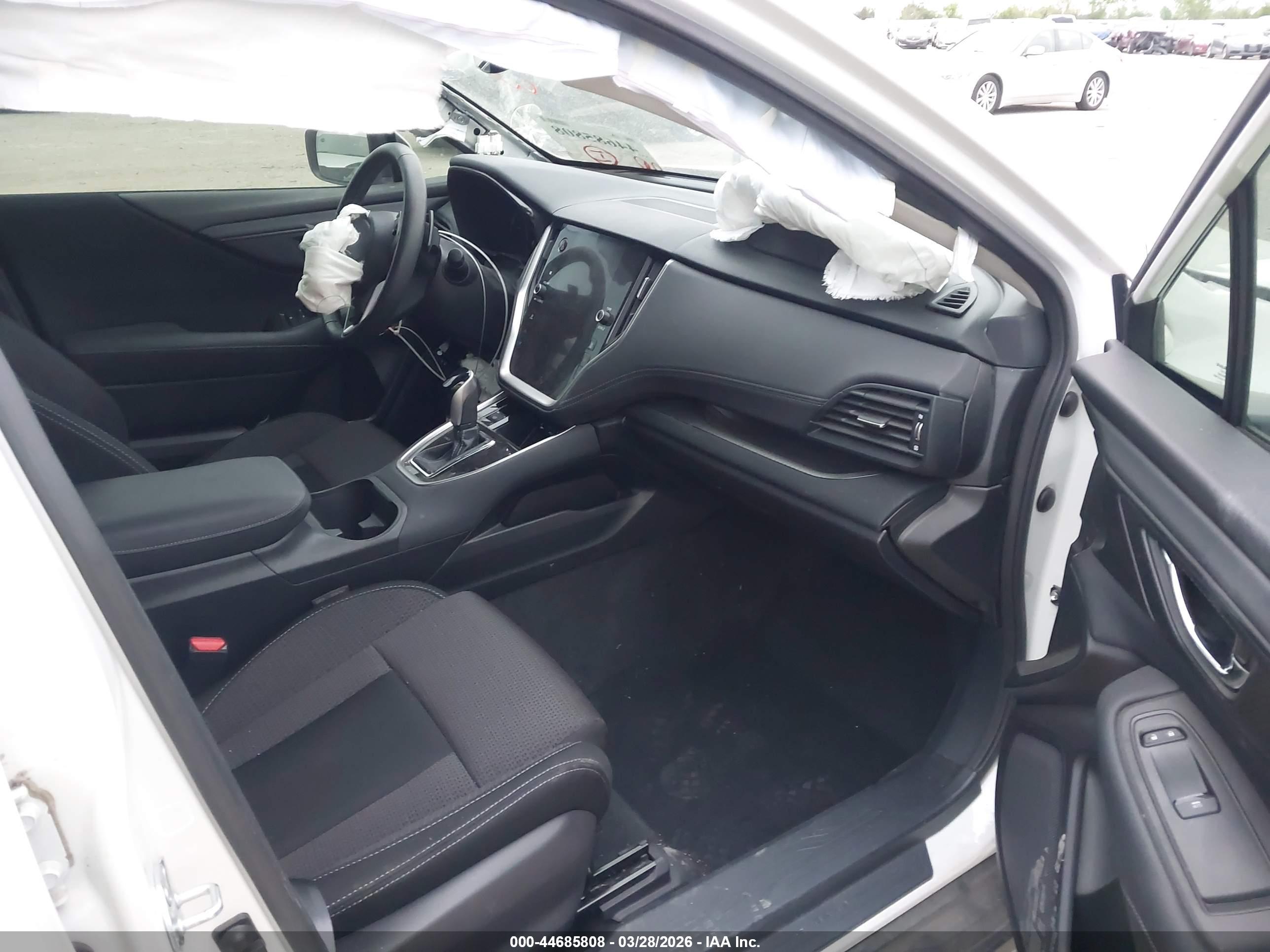 SUBARU OUTBACK image 5