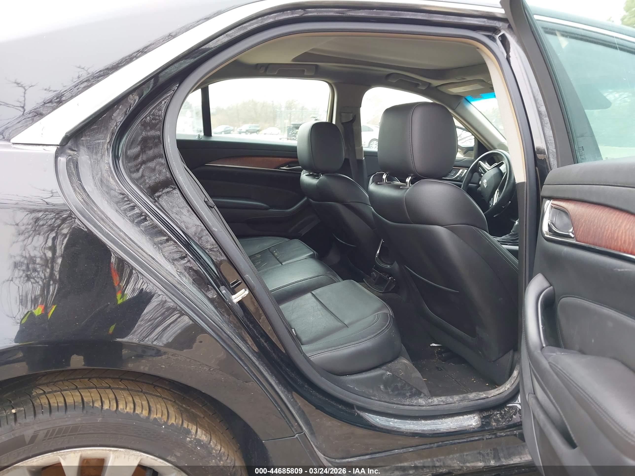 CADILLAC CTS image 8