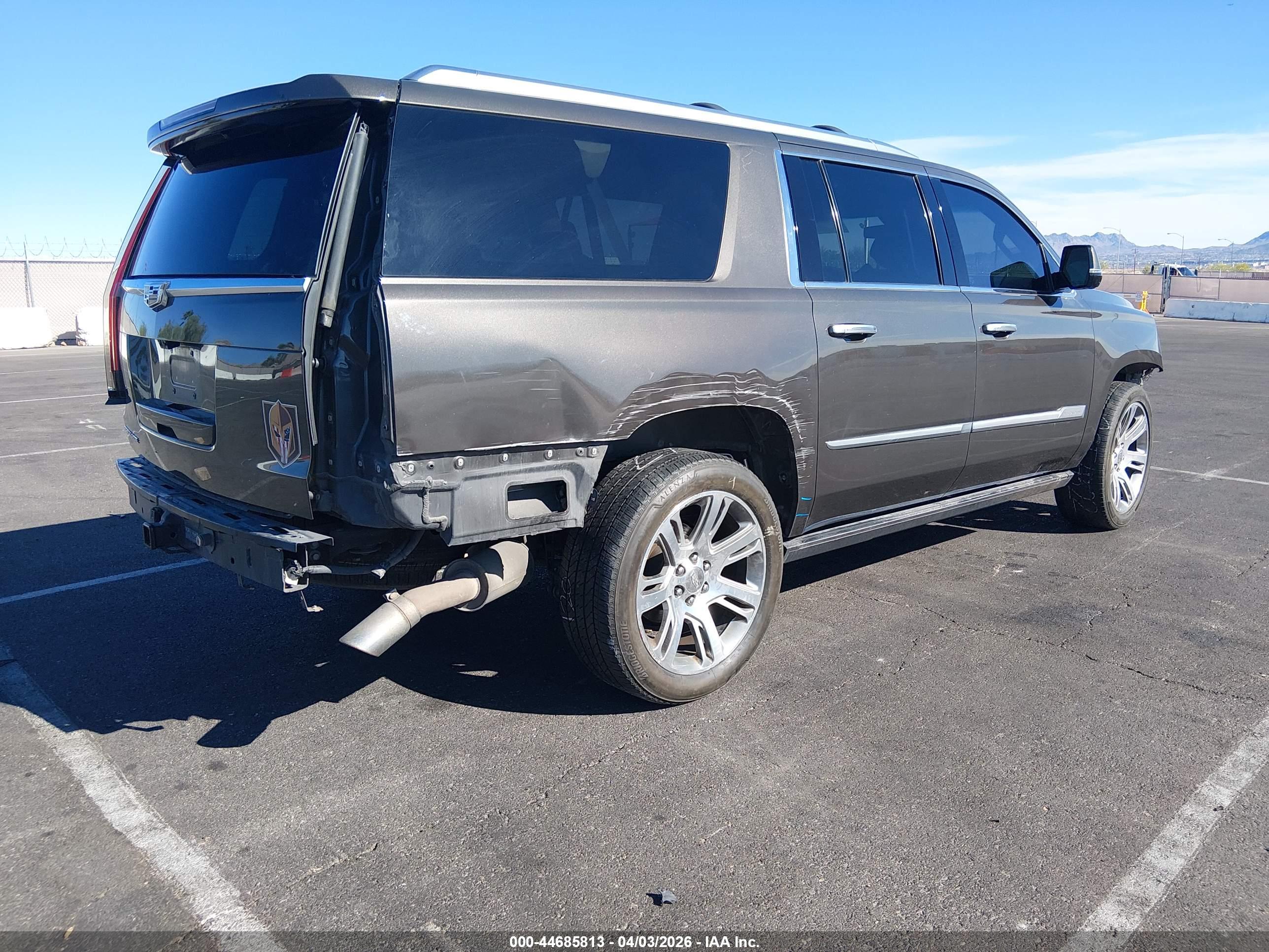 CADILLAC ESCALADE image 4