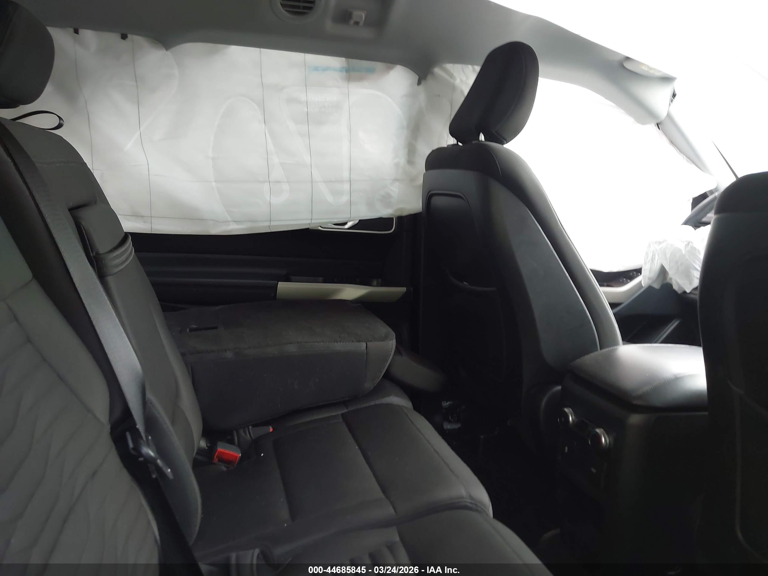 FORD EXPLORER image 8