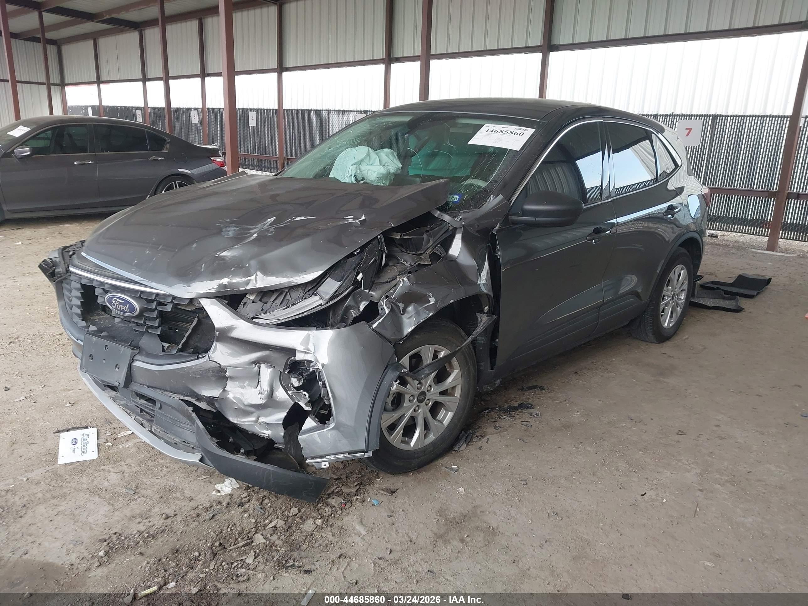 FORD ESCAPE image 2