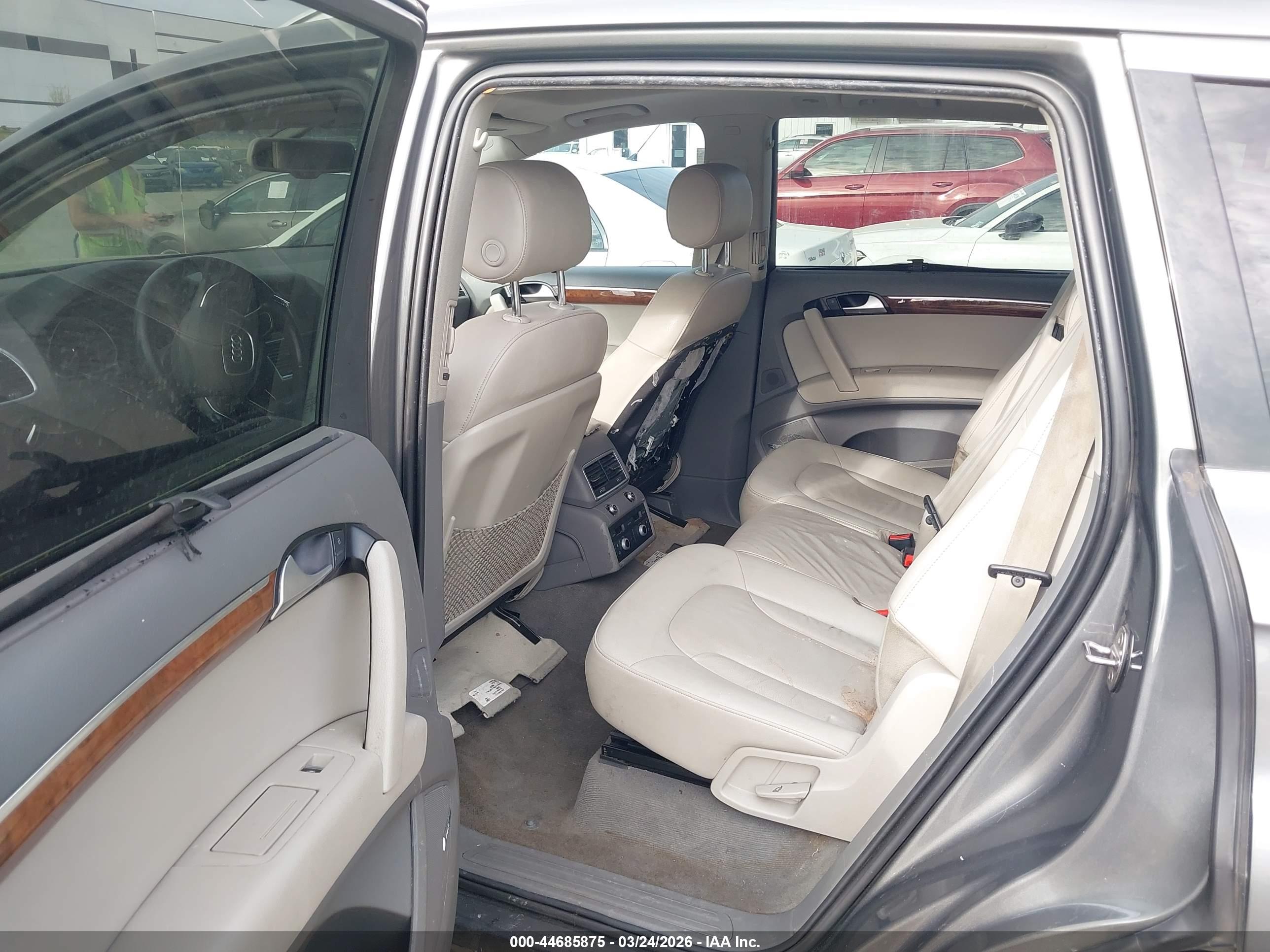 AUDI Q7 image 8