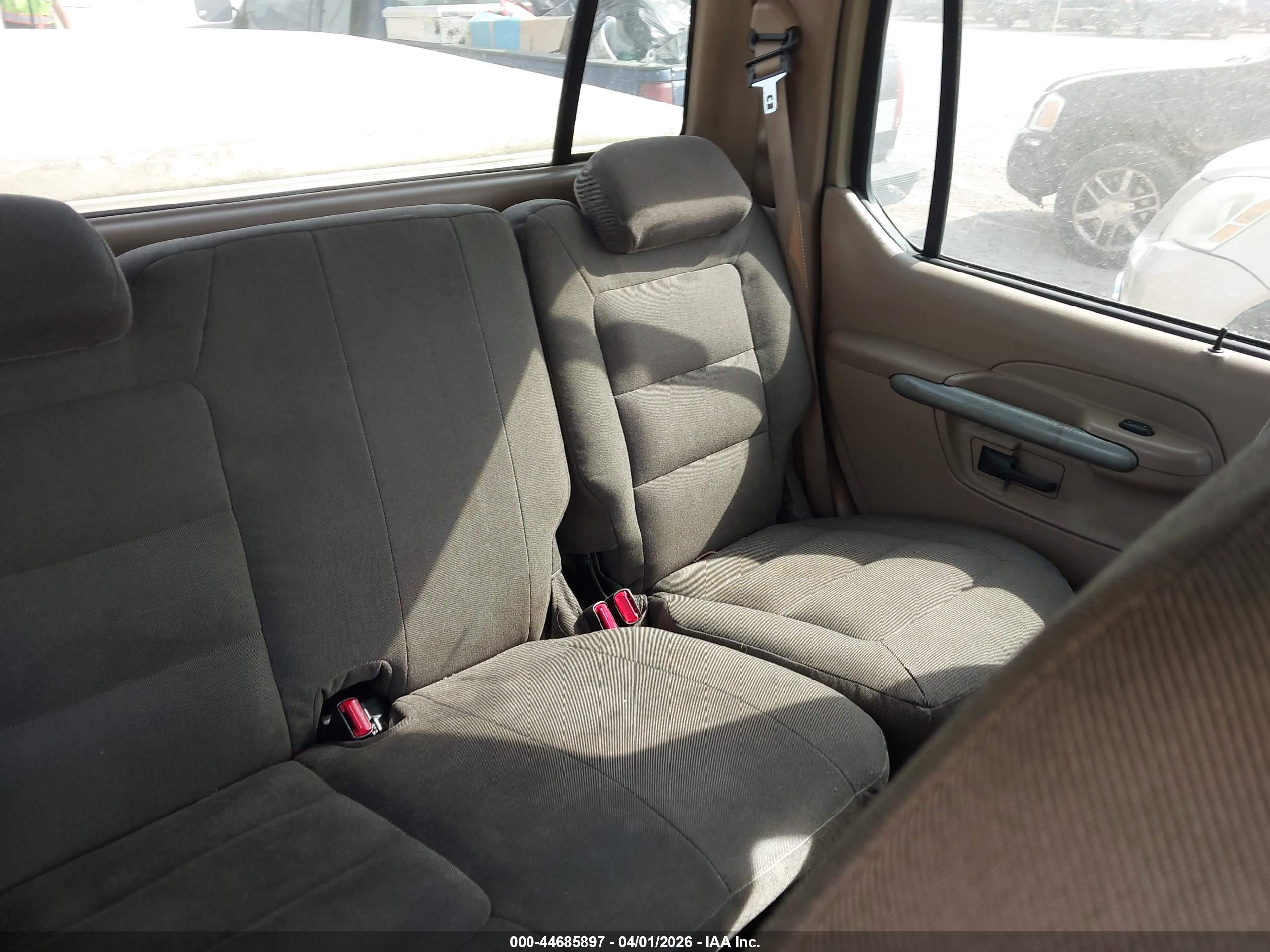 FORD EXPLORER image 8
