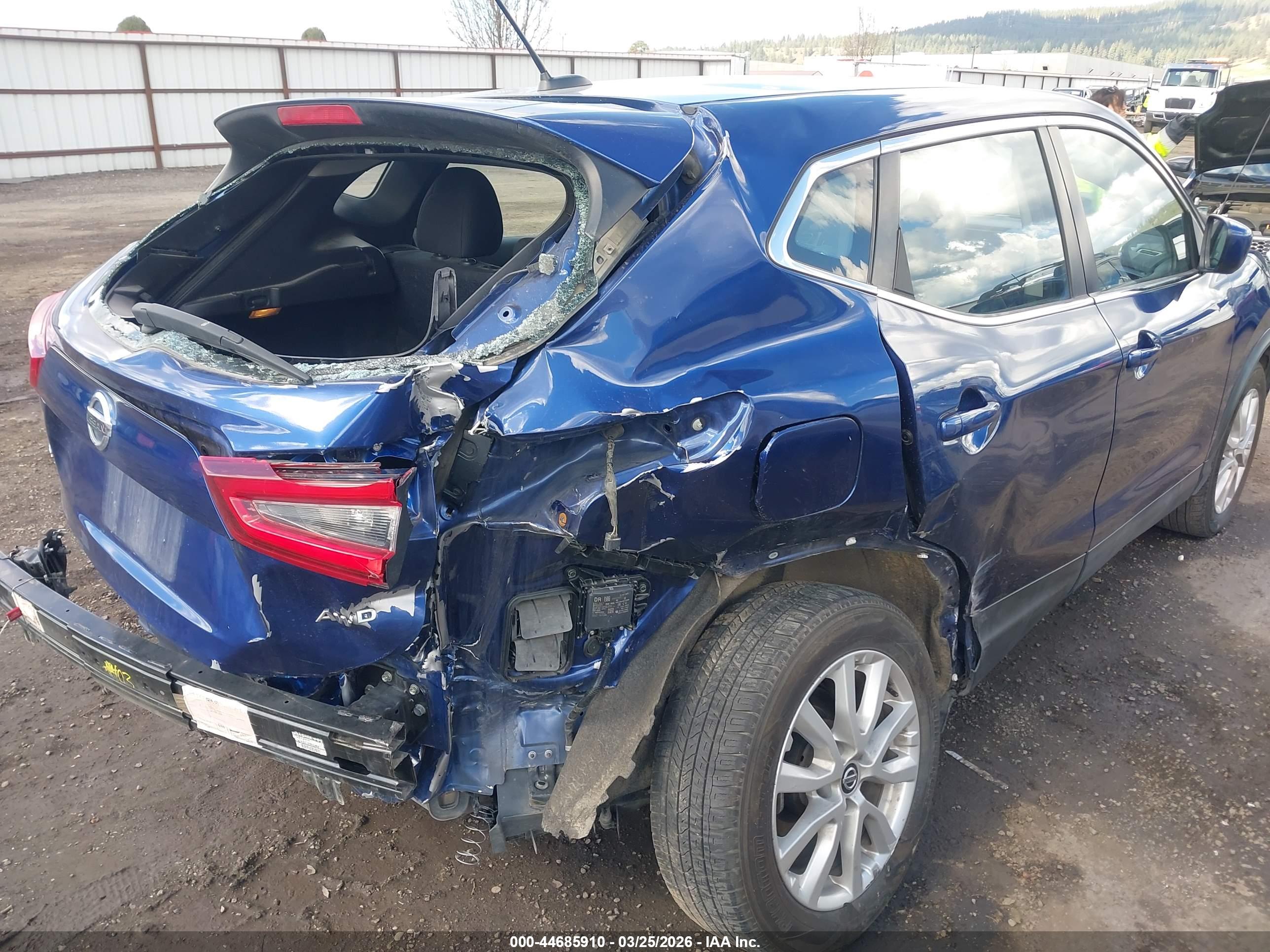 NISSAN ROGUE image 6