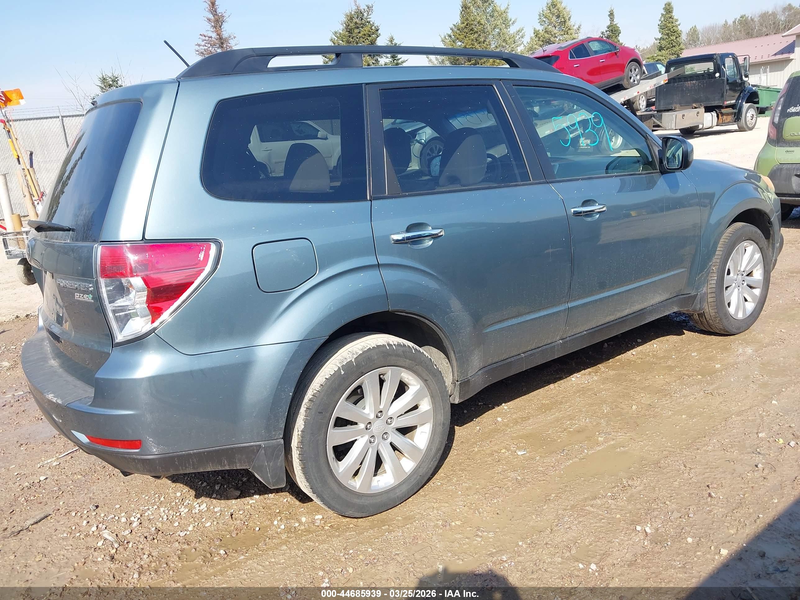 SUBARU FORESTER image 4