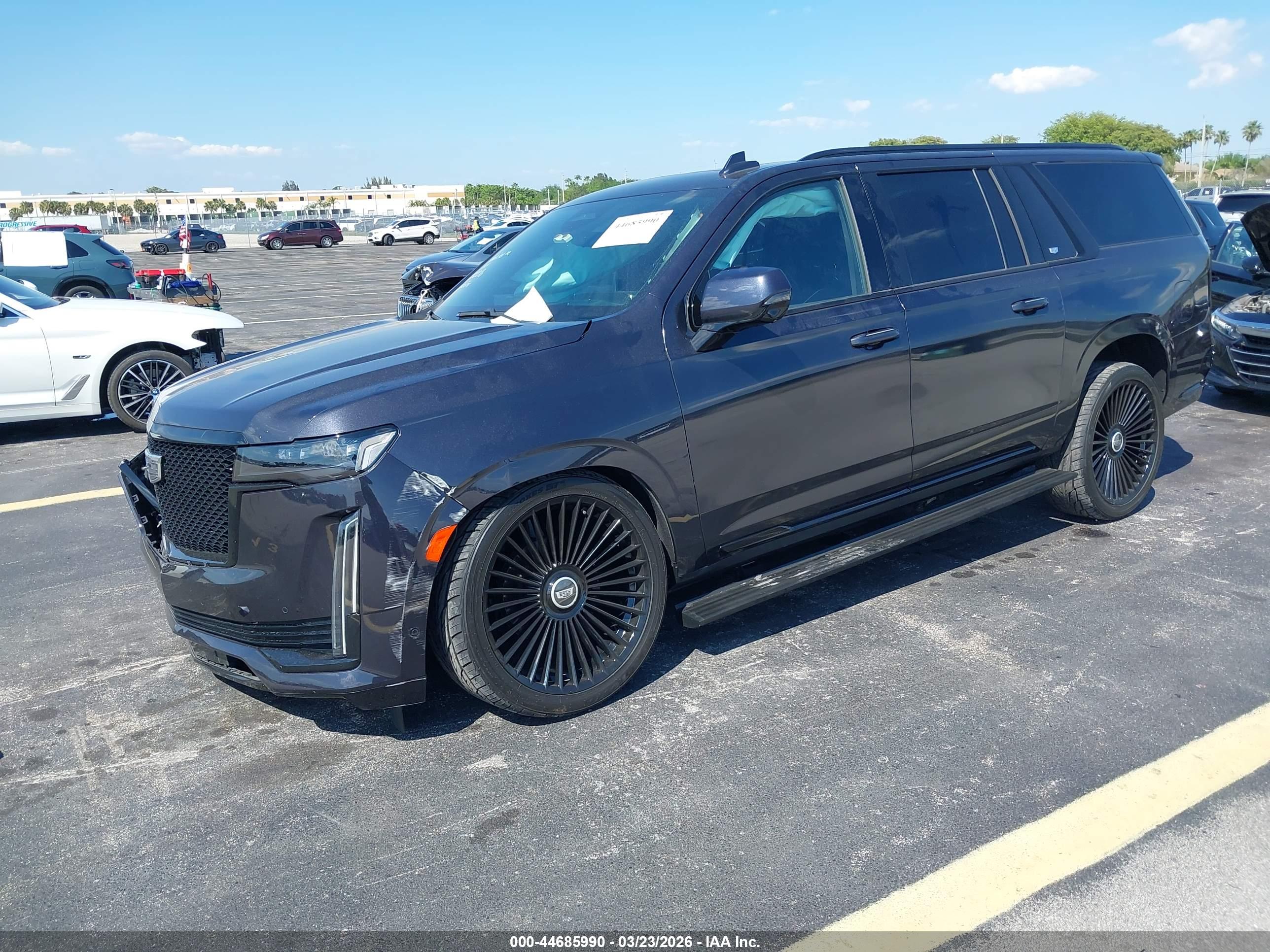 CADILLAC ESCALADE image 2