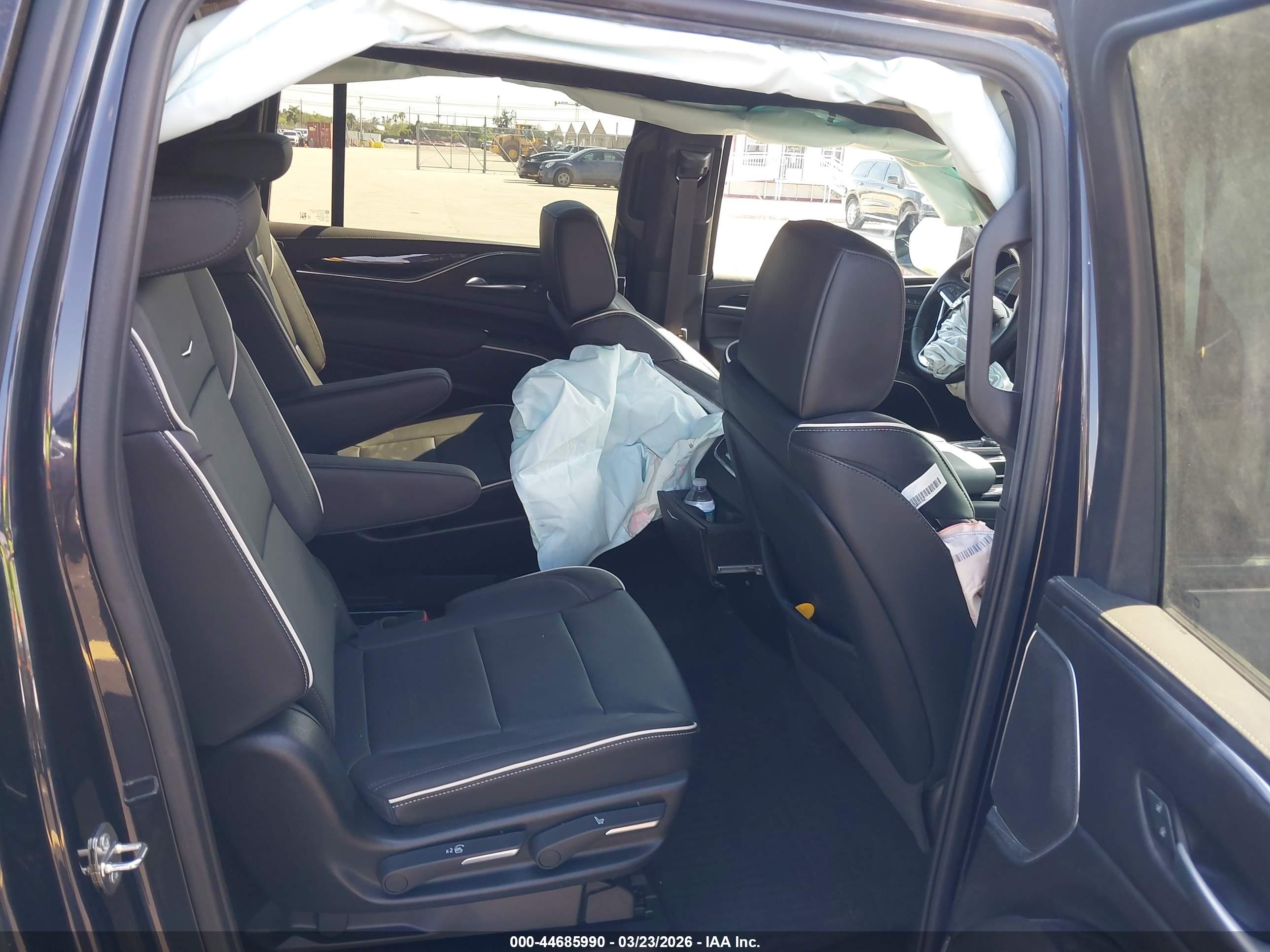 CADILLAC ESCALADE image 8