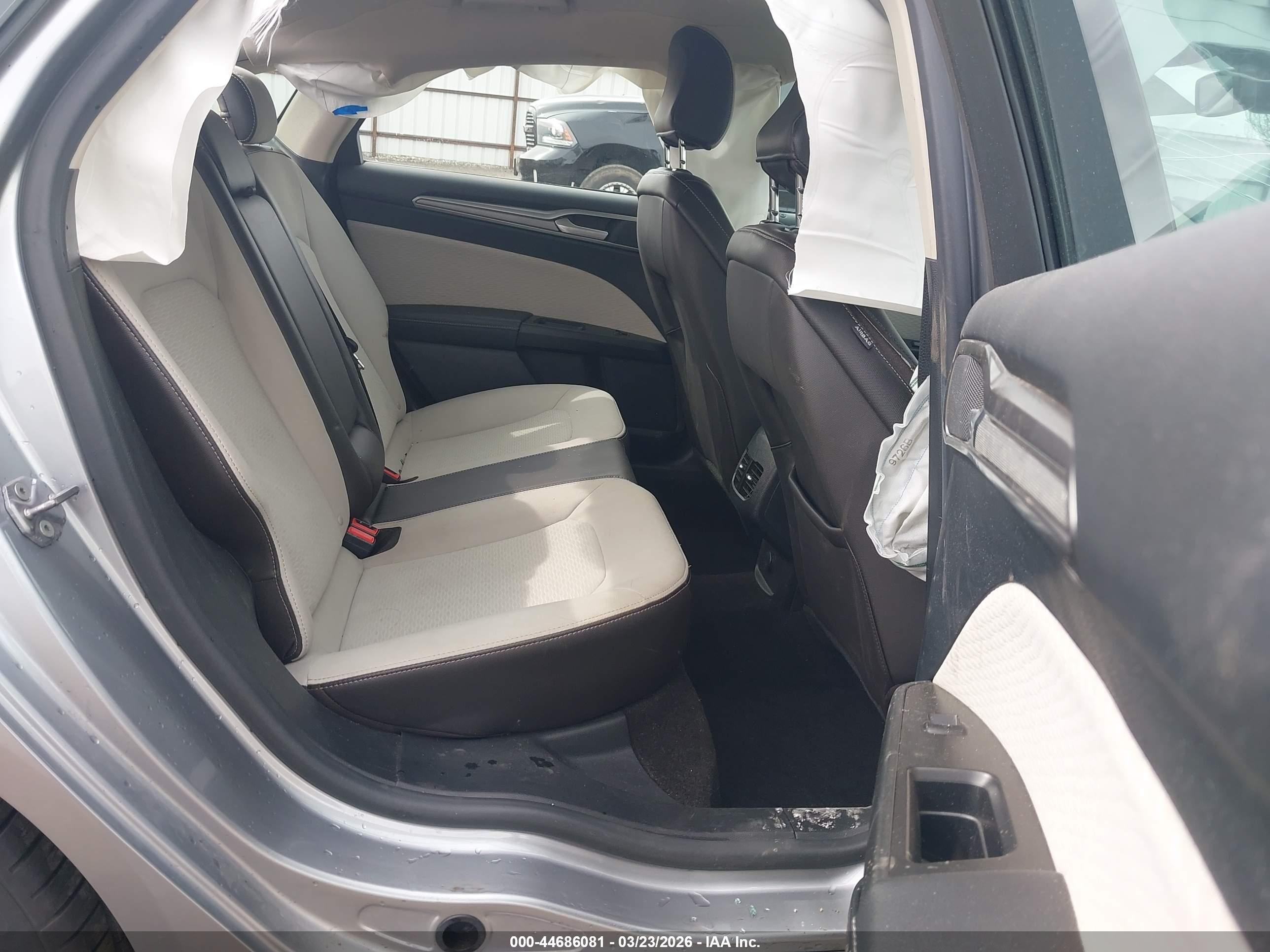 FORD FUSION image 8