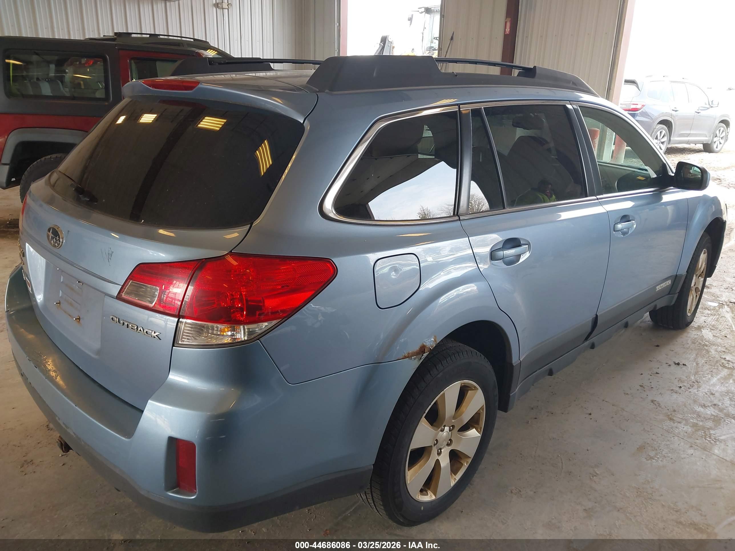 SUBARU OUTBACK image 4