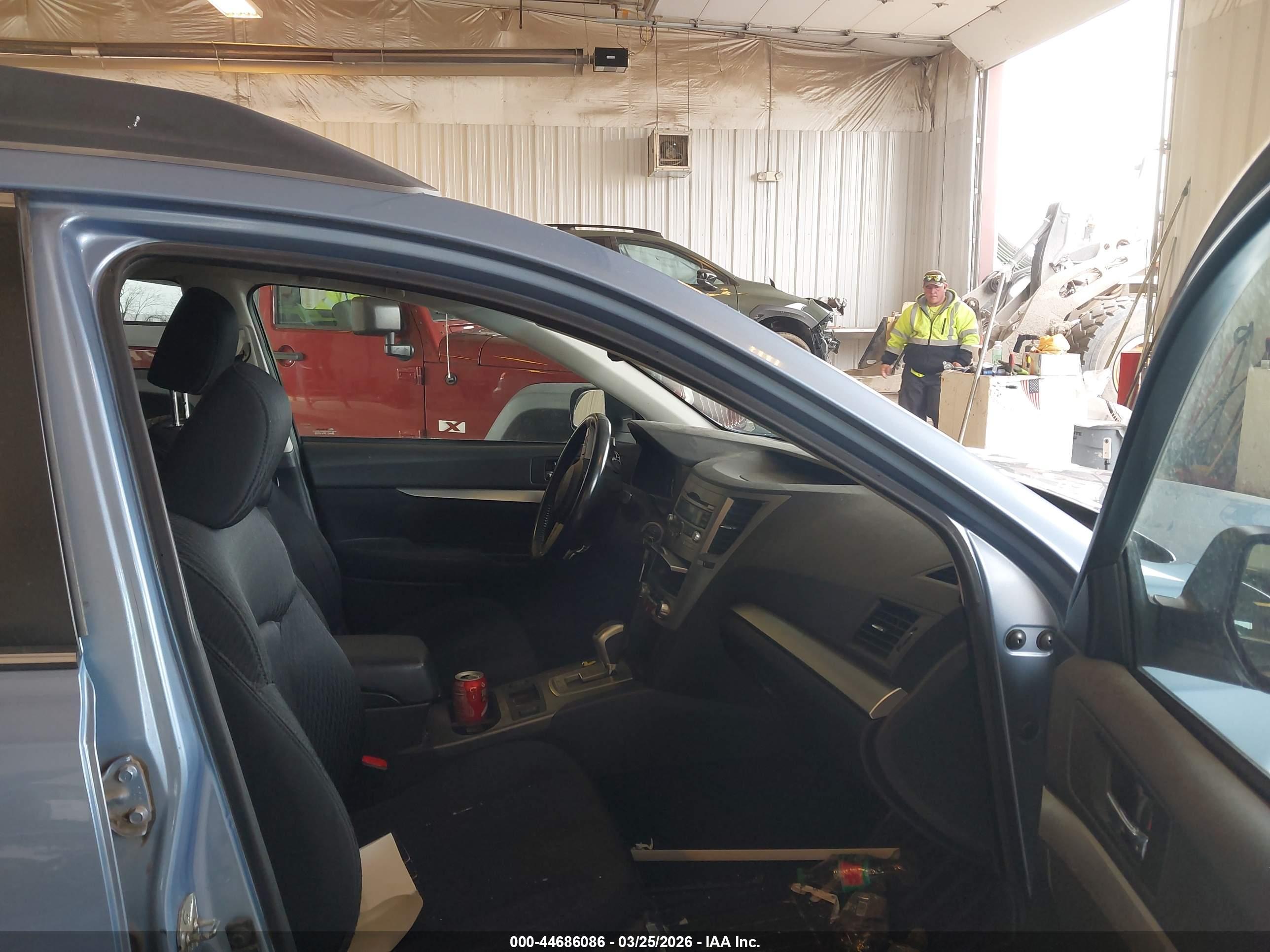 SUBARU OUTBACK image 5
