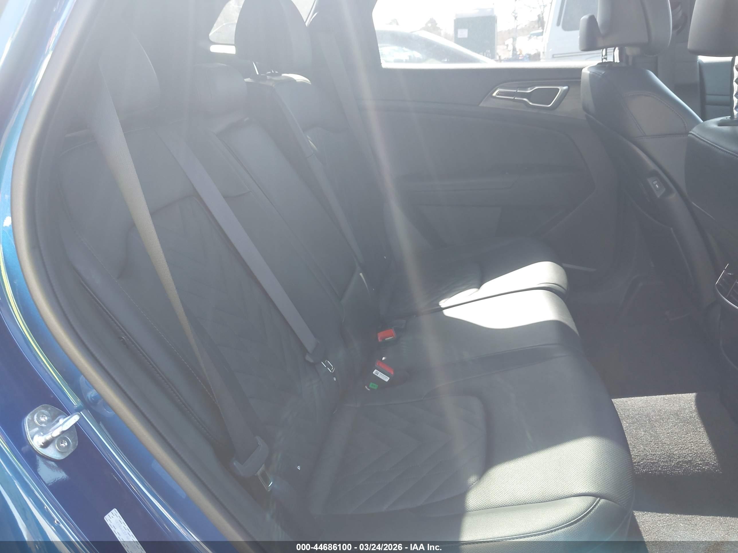 KIA SPORTAGE image 8