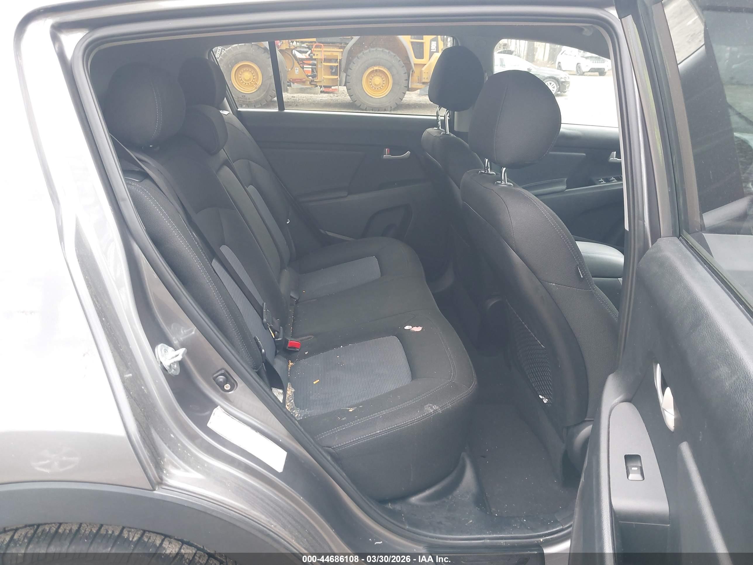 KIA SPORTAGE image 8