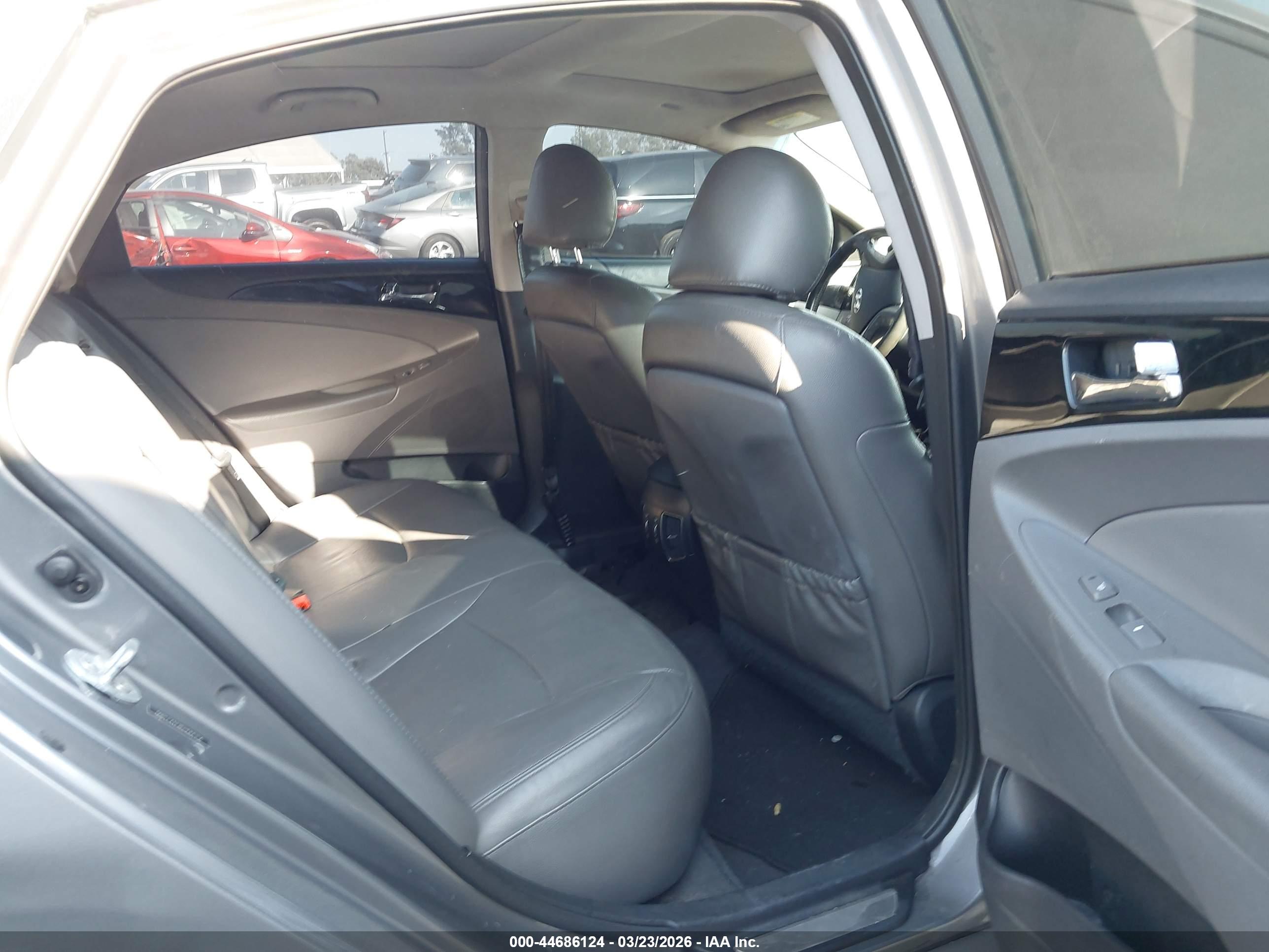 HYUNDAI SONATA image 8