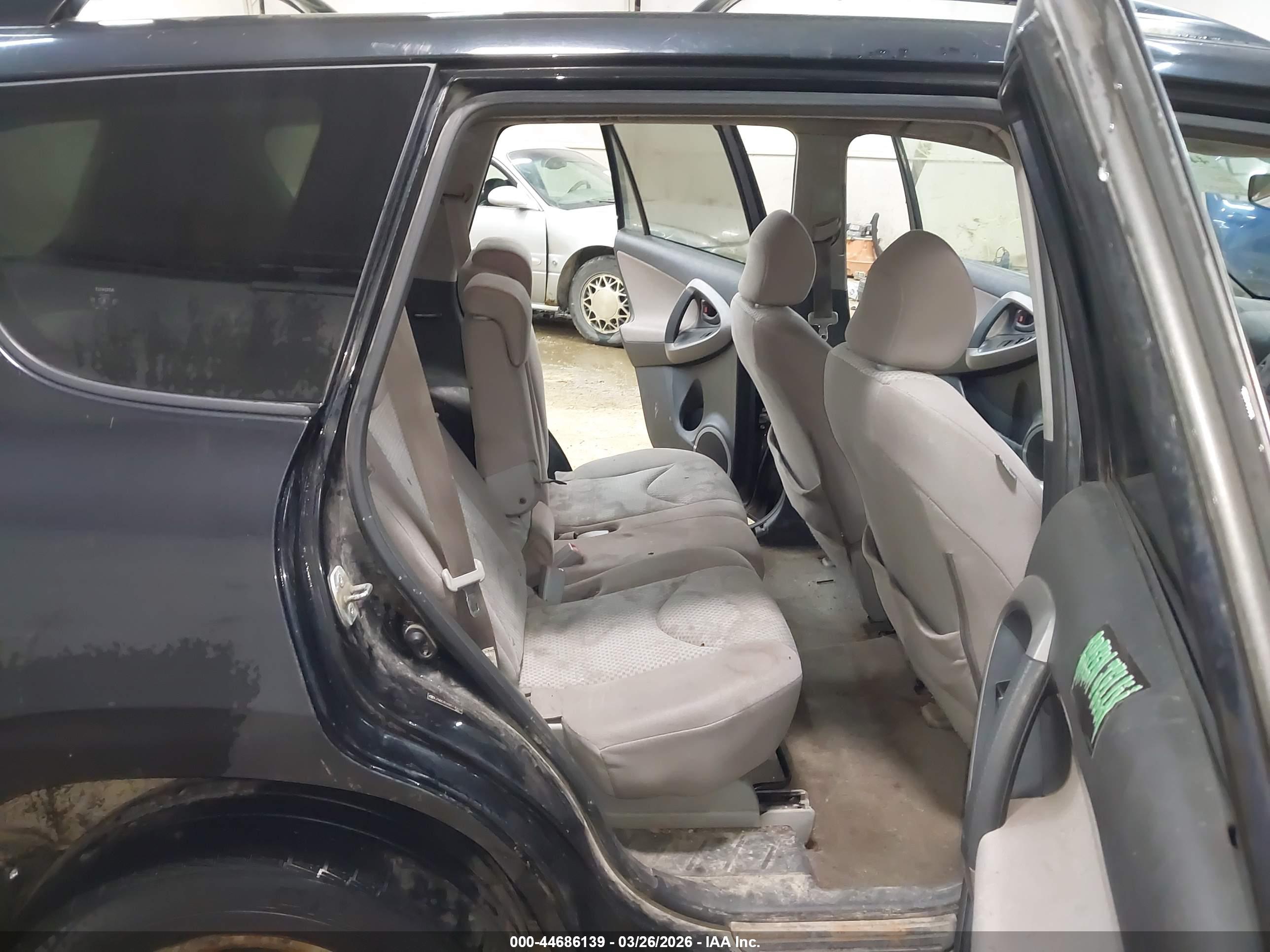 TOYOTA RAV4 image 8