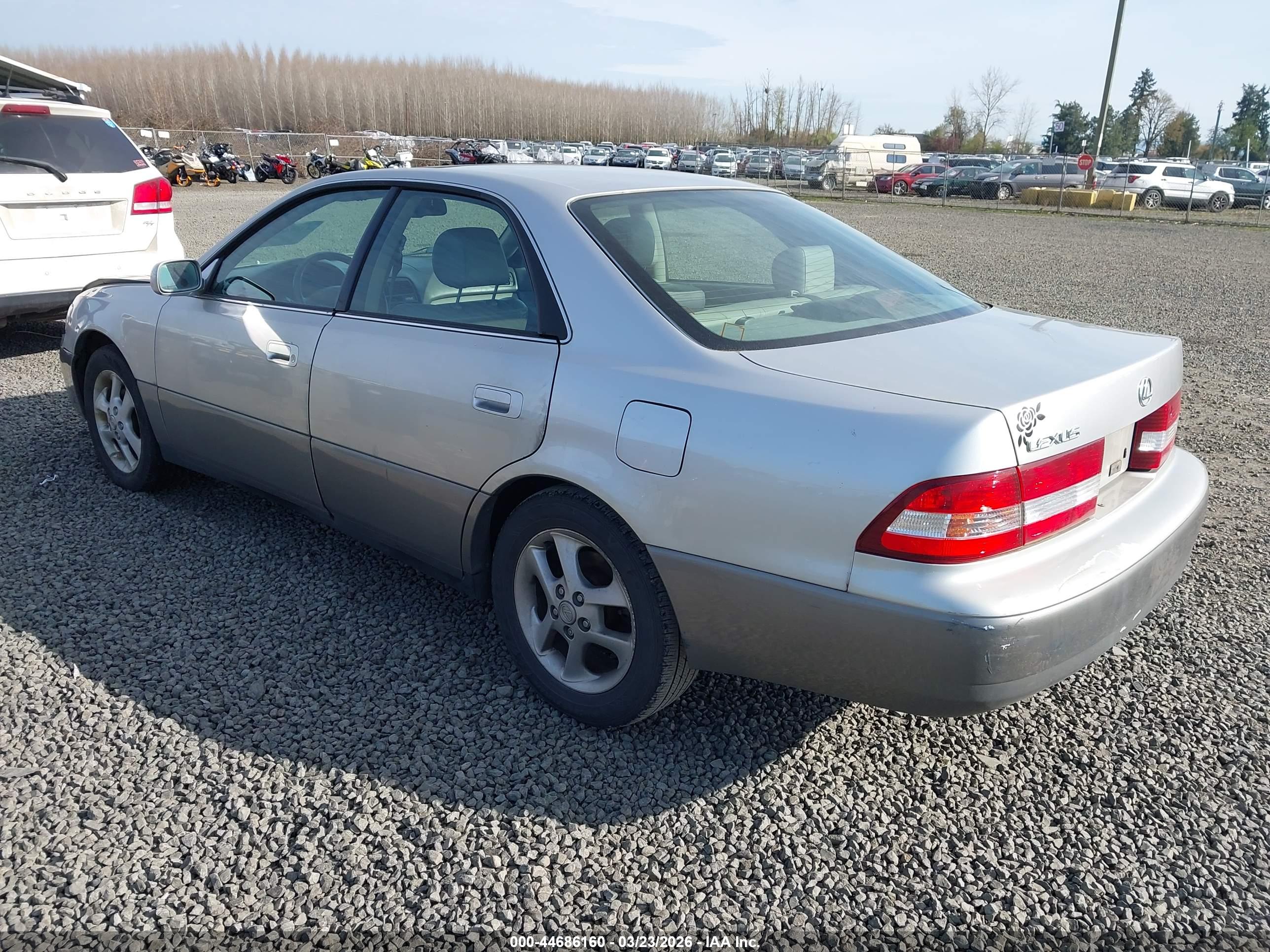 LEXUS ES image 3