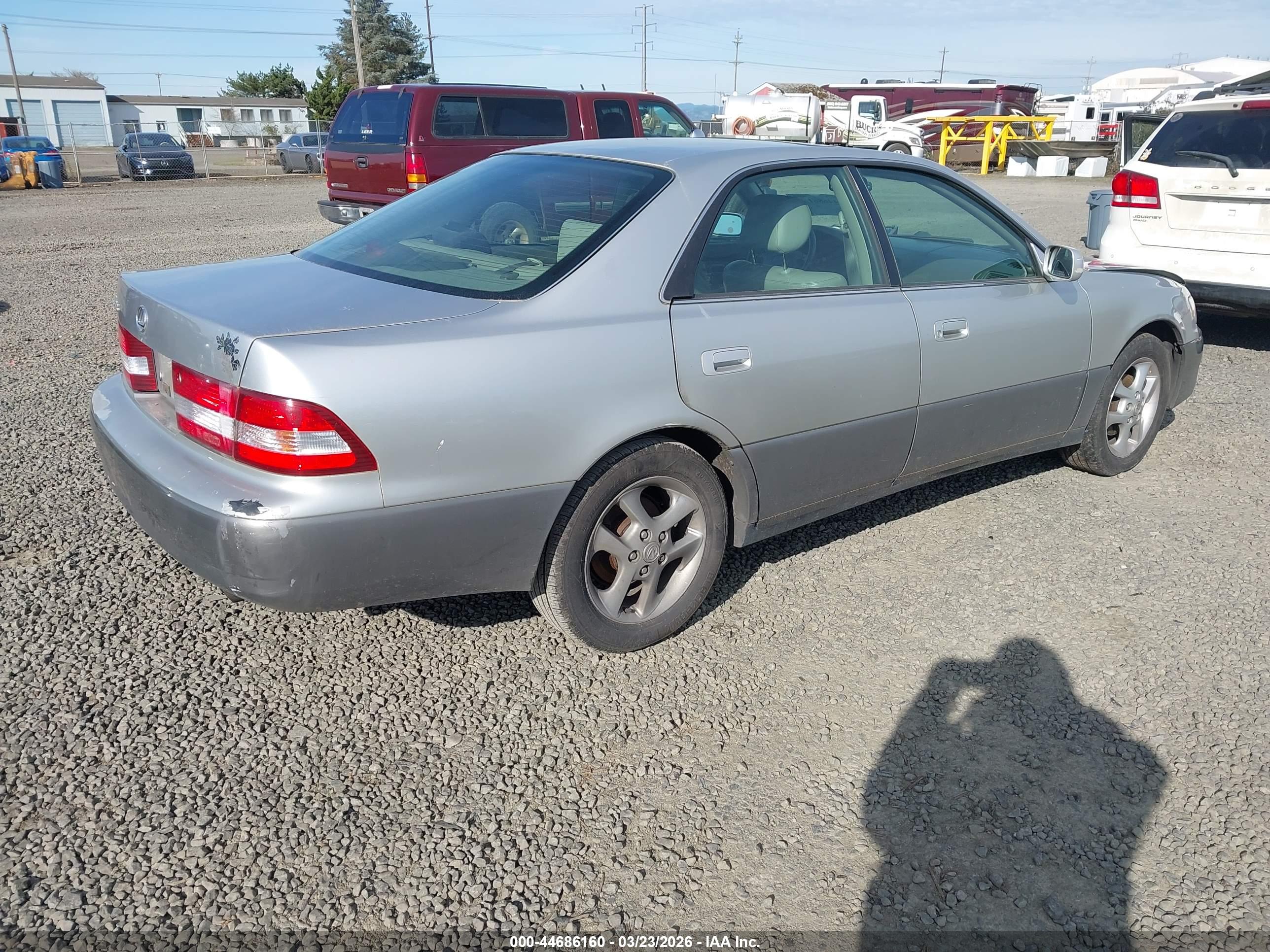 LEXUS ES image 4