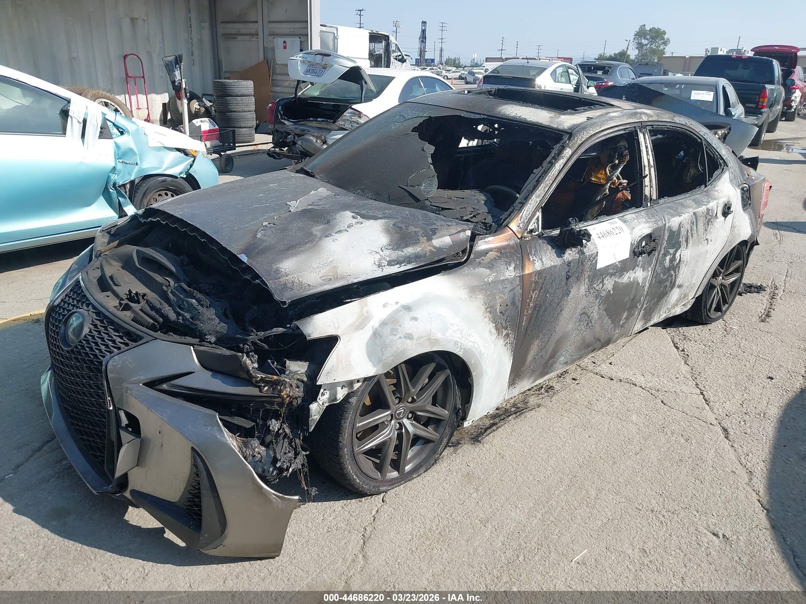 LEXUS IS image 2
