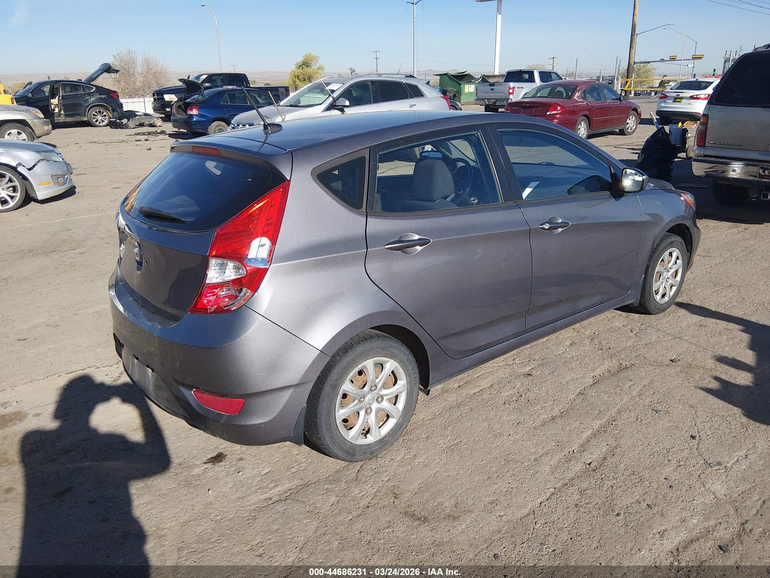 HYUNDAI ACCENT image 4