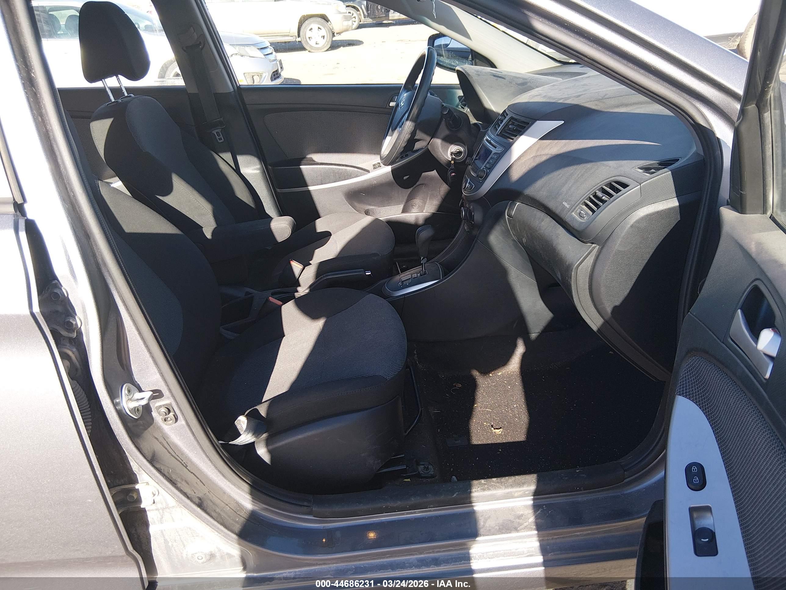 HYUNDAI ACCENT image 5