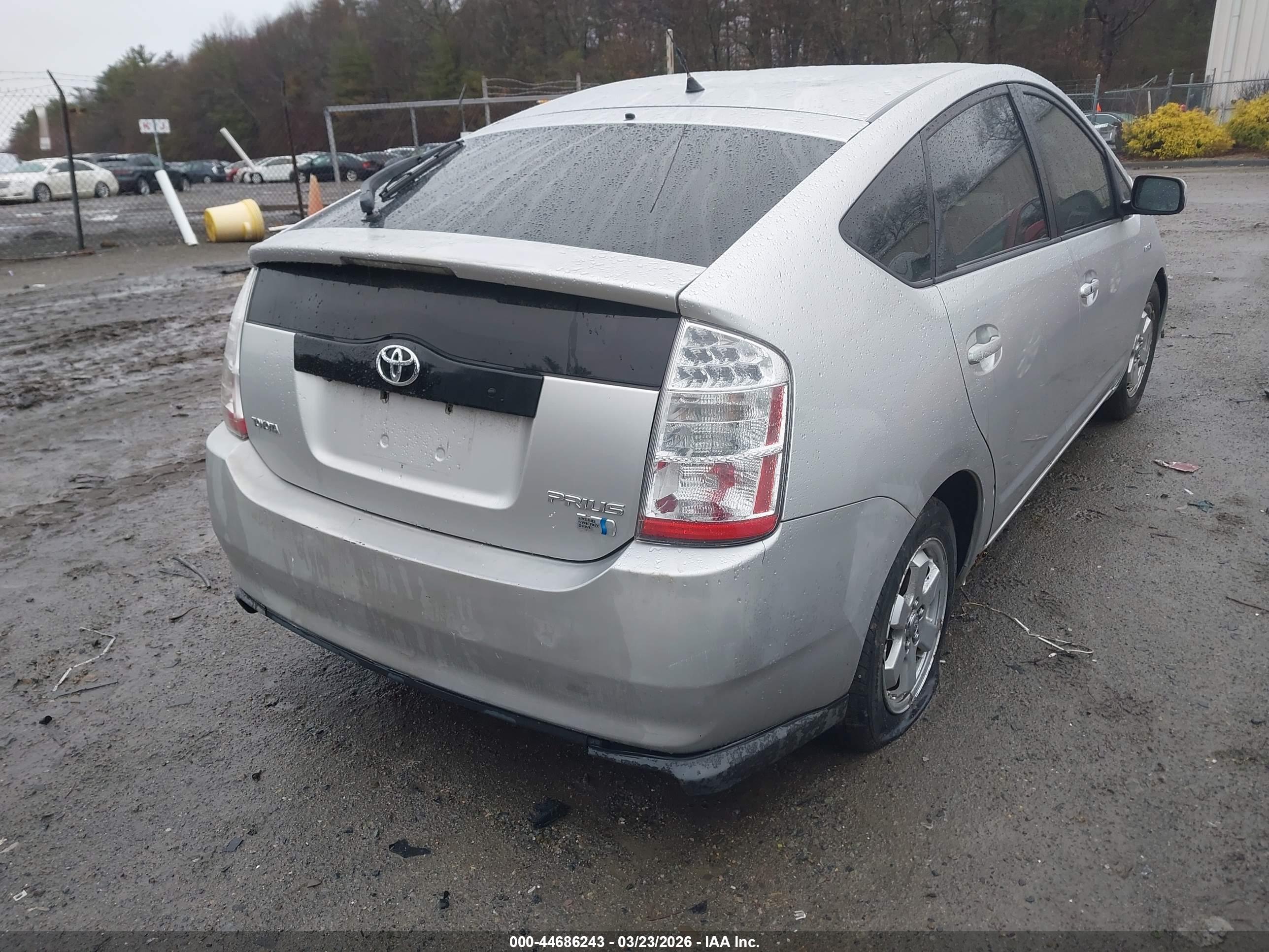 TOYOTA PRIUS image 4