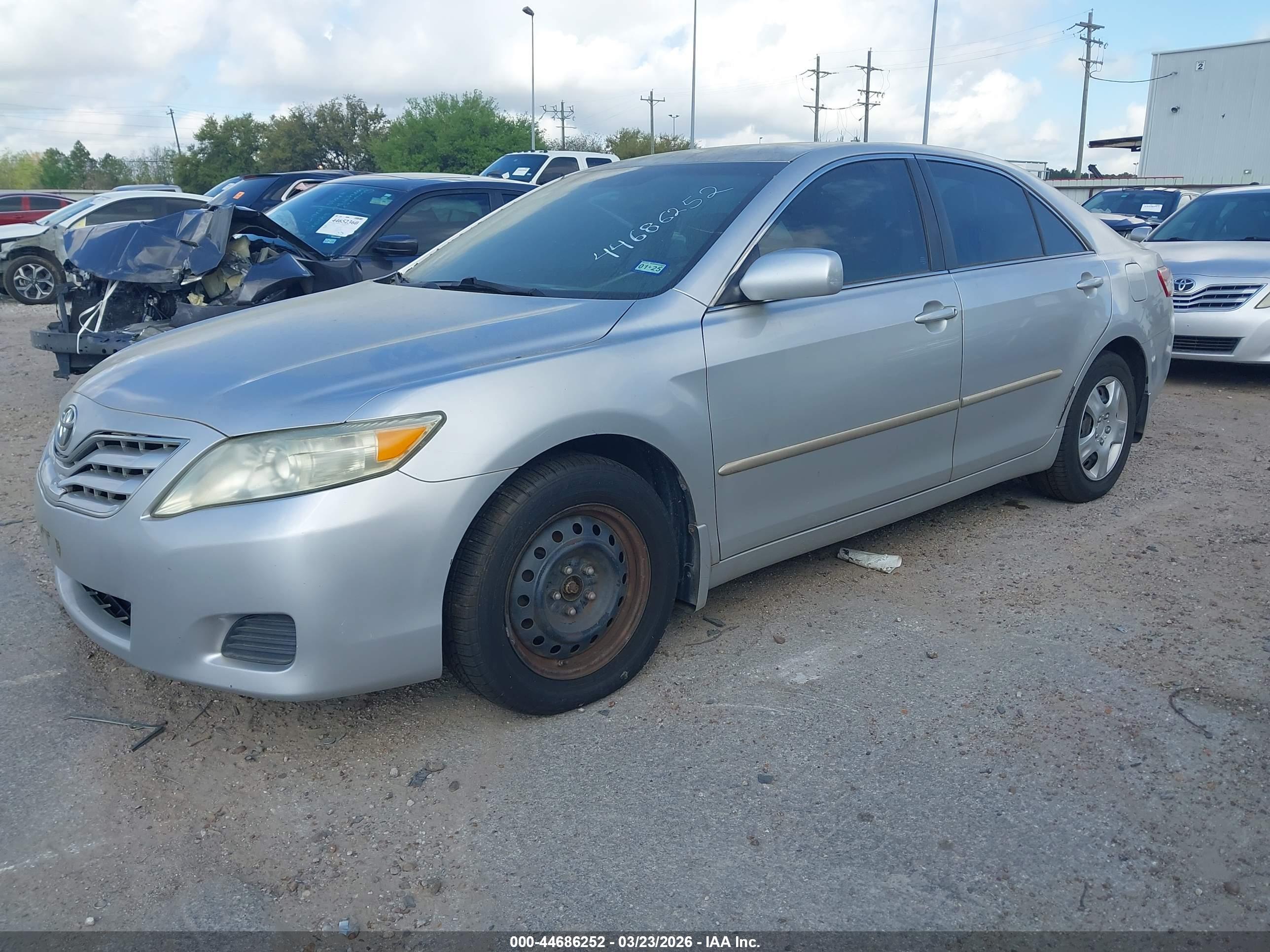 TOYOTA CAMRY image 2