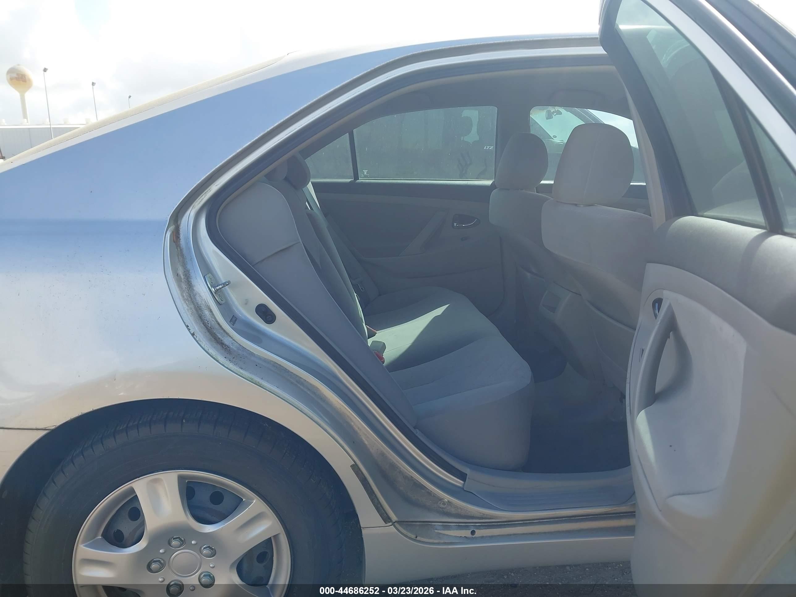 TOYOTA CAMRY image 8