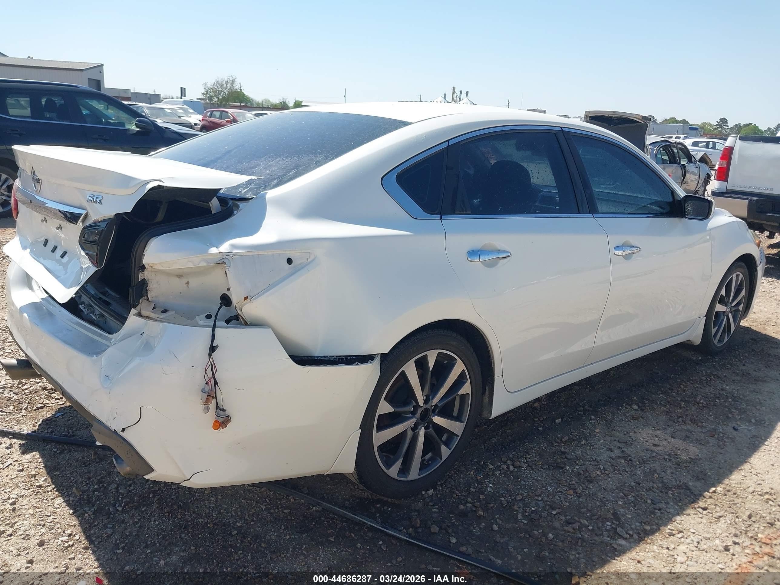 NISSAN ALTIMA image 4
