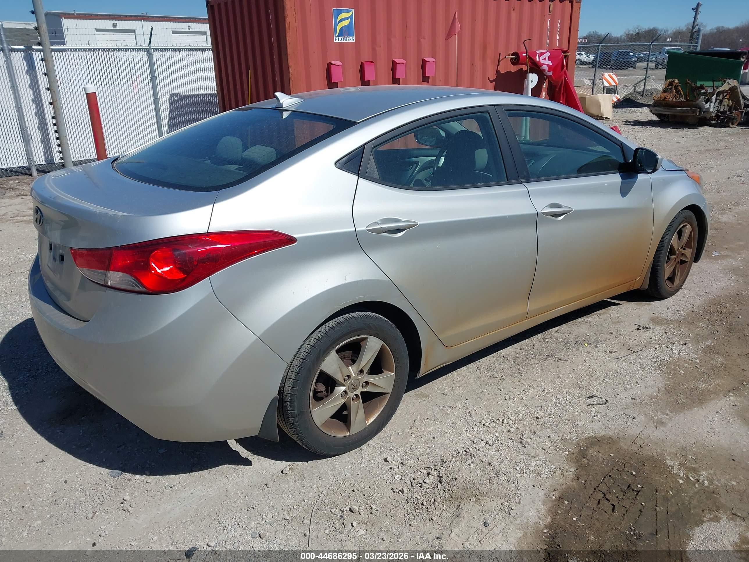 HYUNDAI ELANTRA image 4