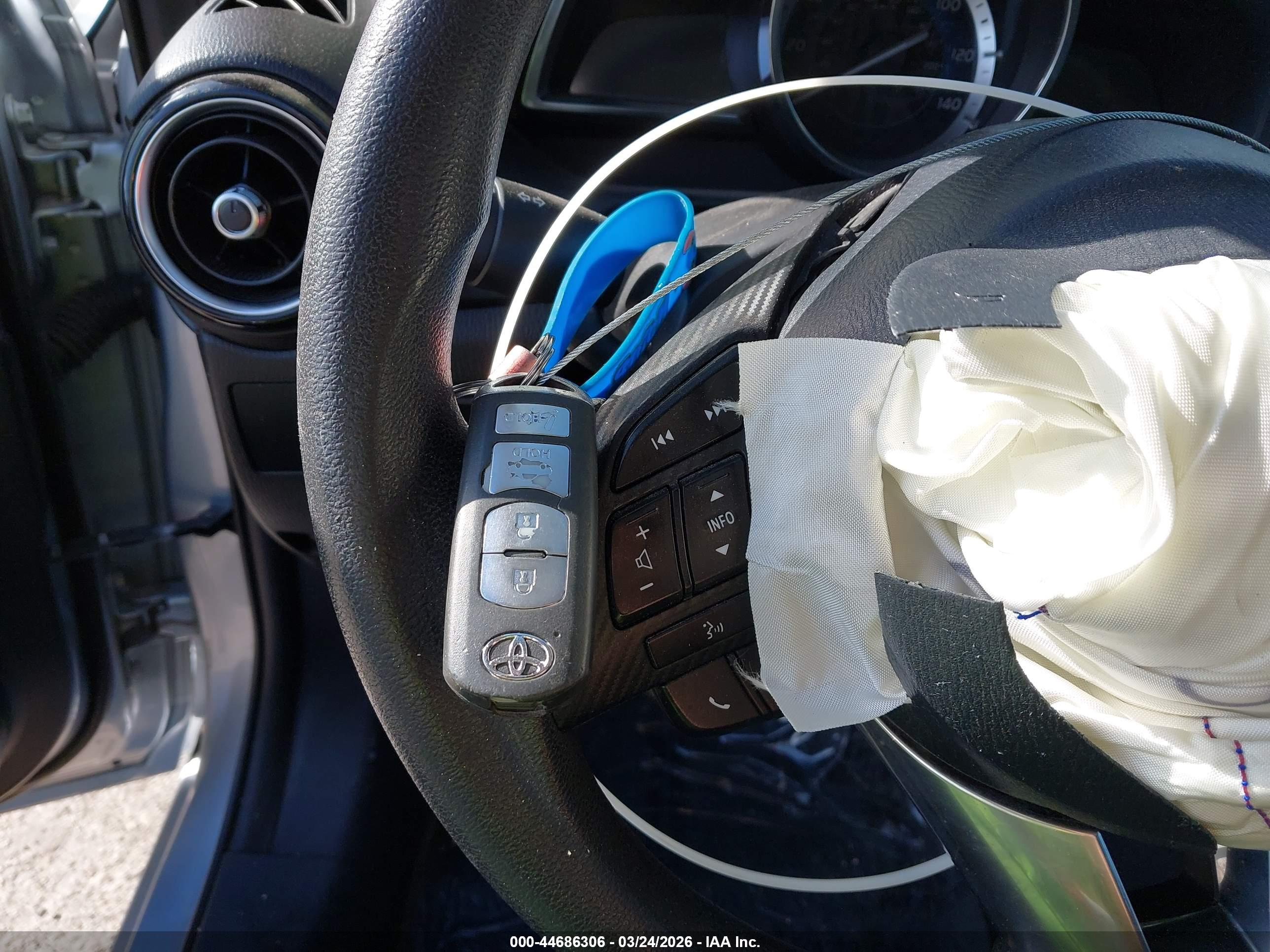 TOYOTA YARIS image 11