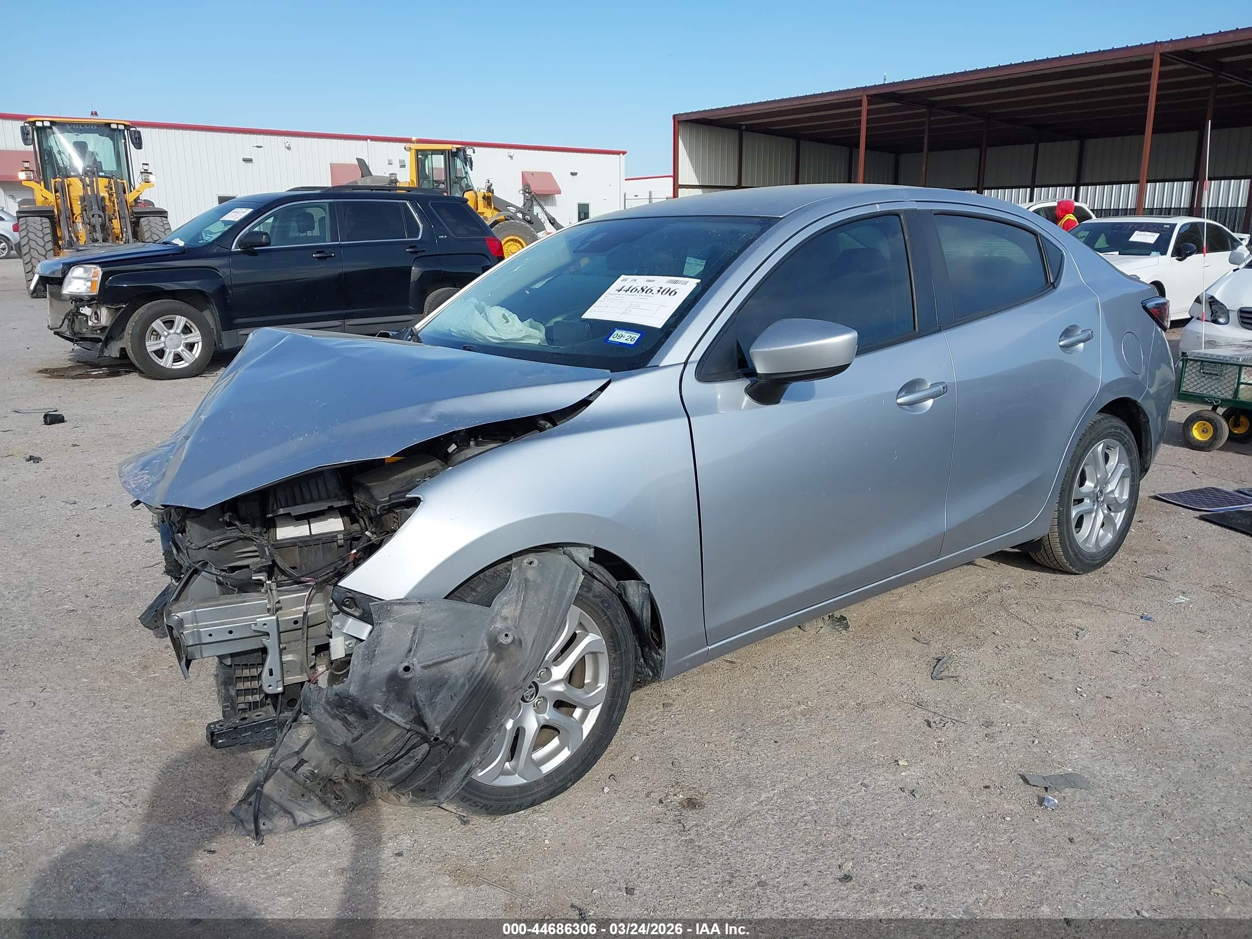 TOYOTA YARIS image 2