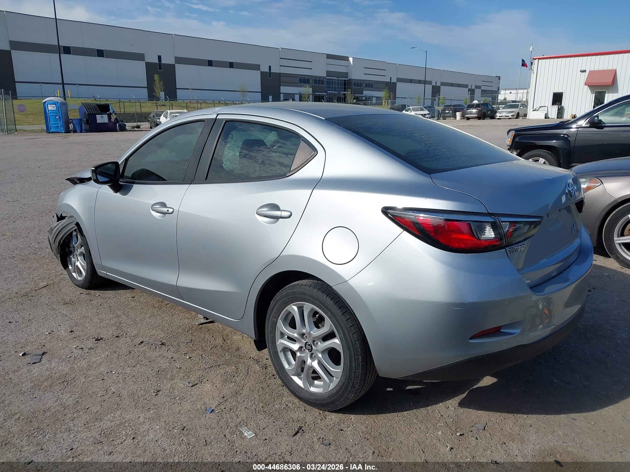 TOYOTA YARIS image 3