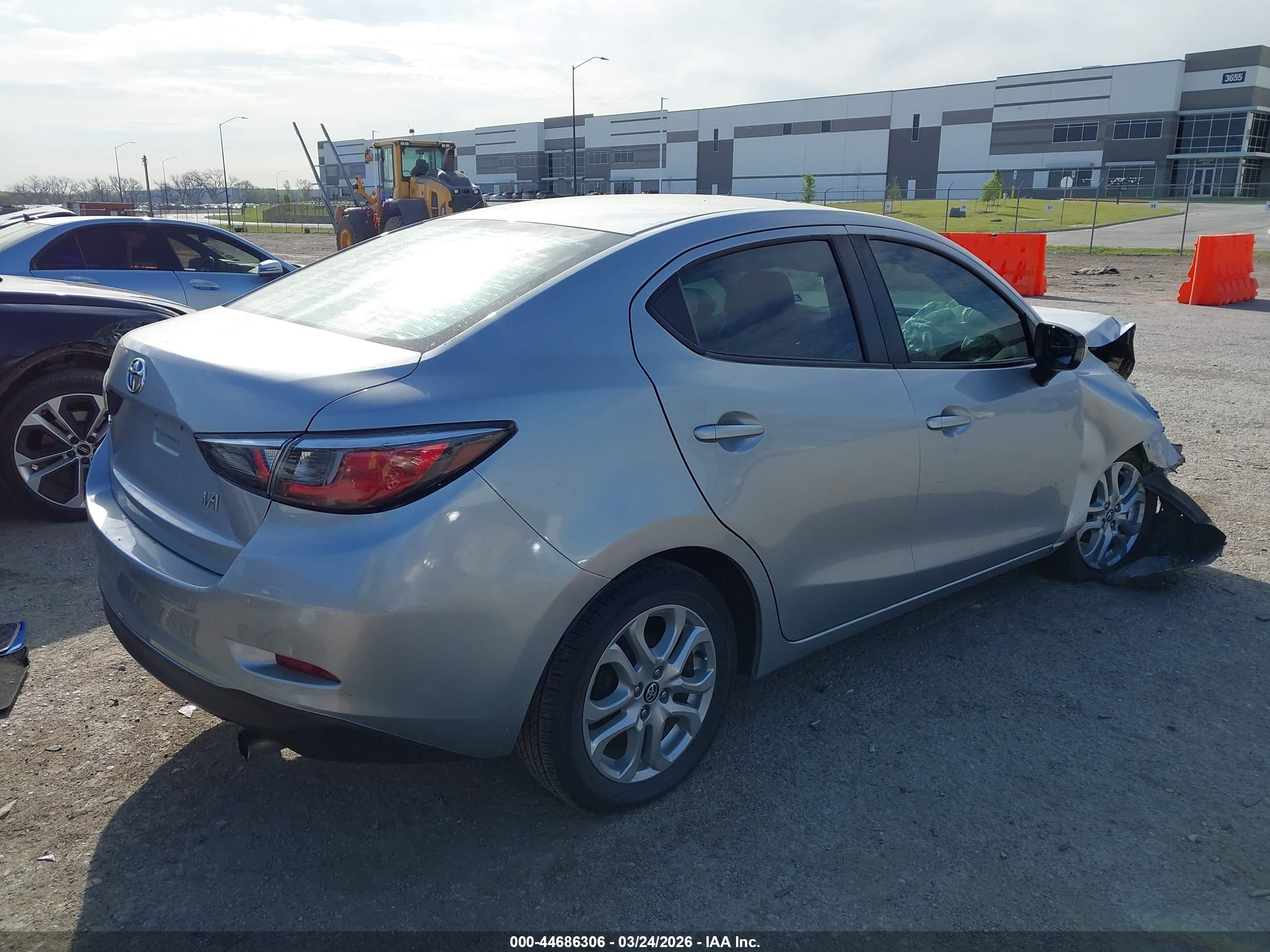 TOYOTA YARIS image 4