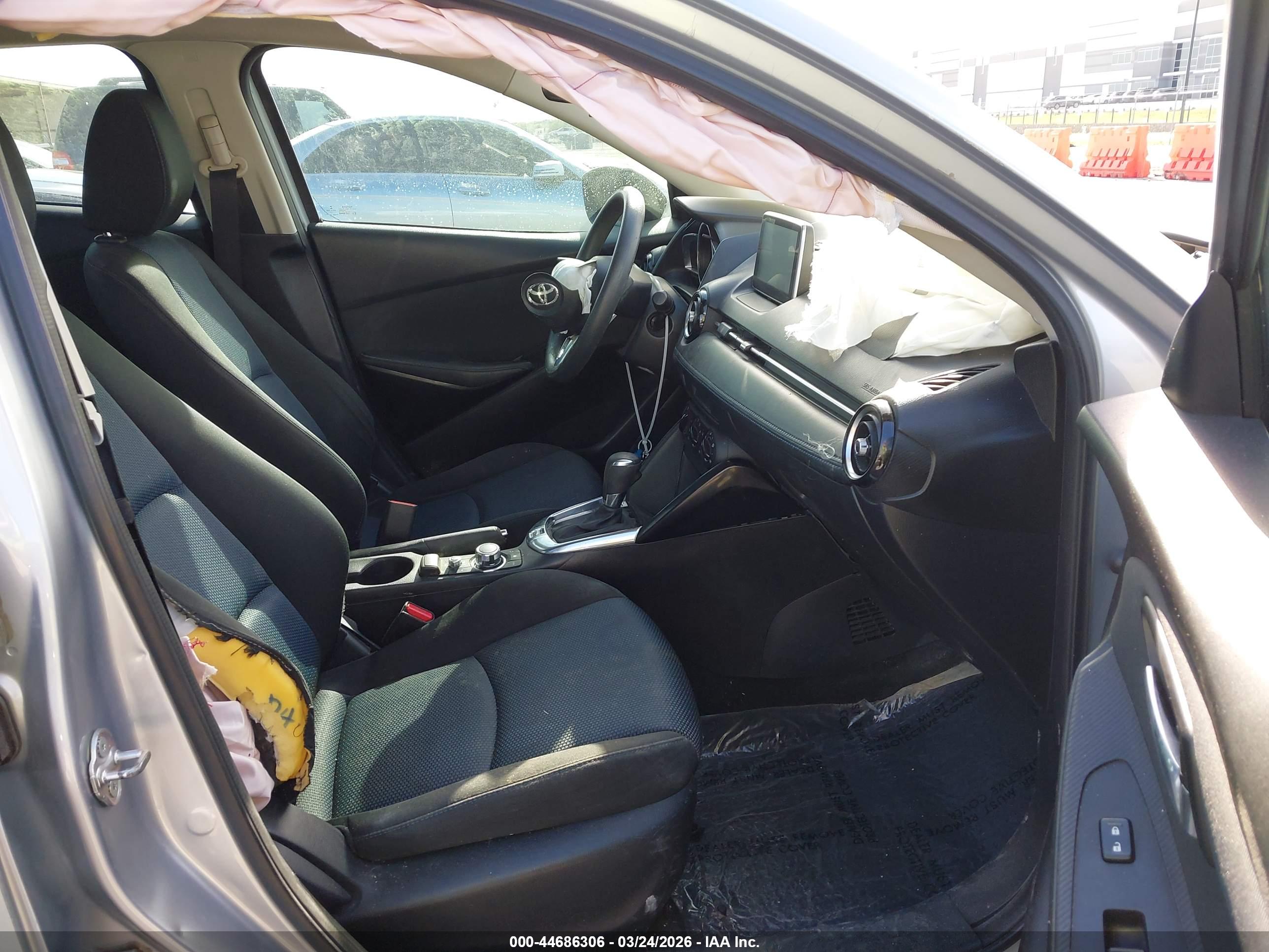 TOYOTA YARIS image 5