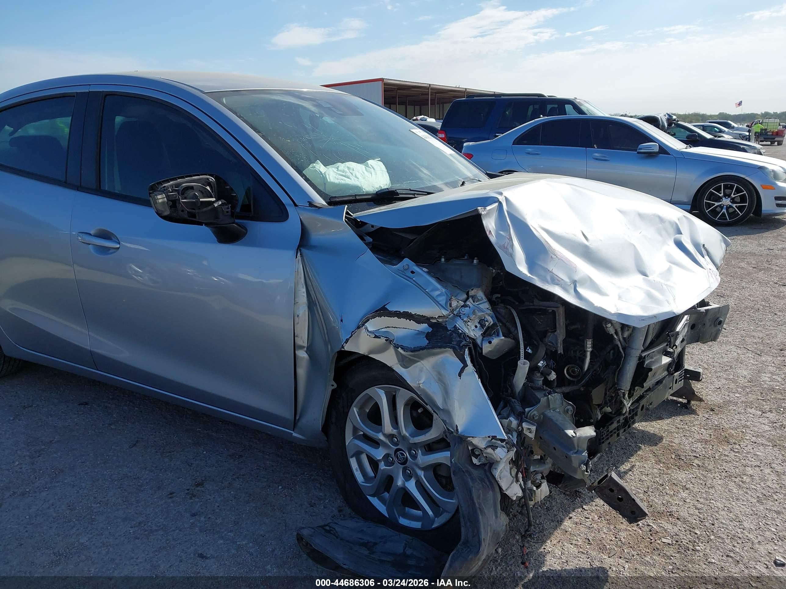 TOYOTA YARIS image 6