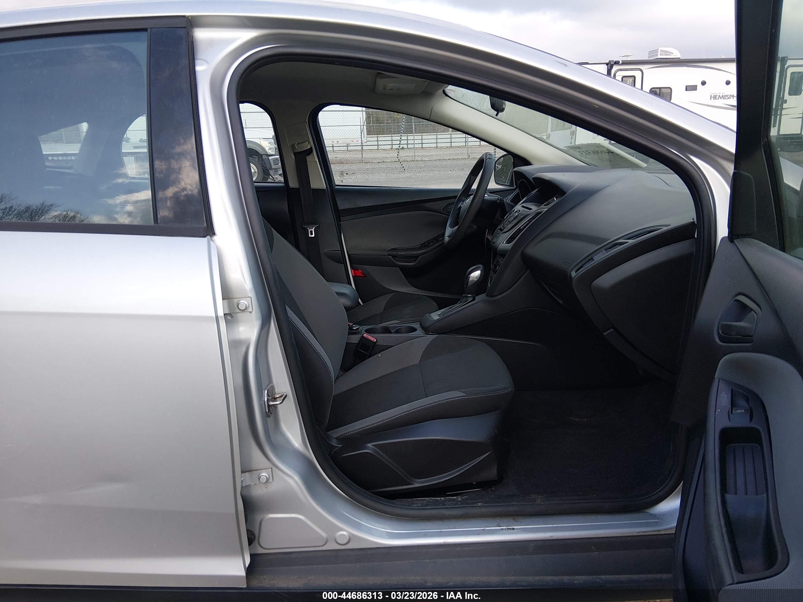 FORD FOCUS image 5