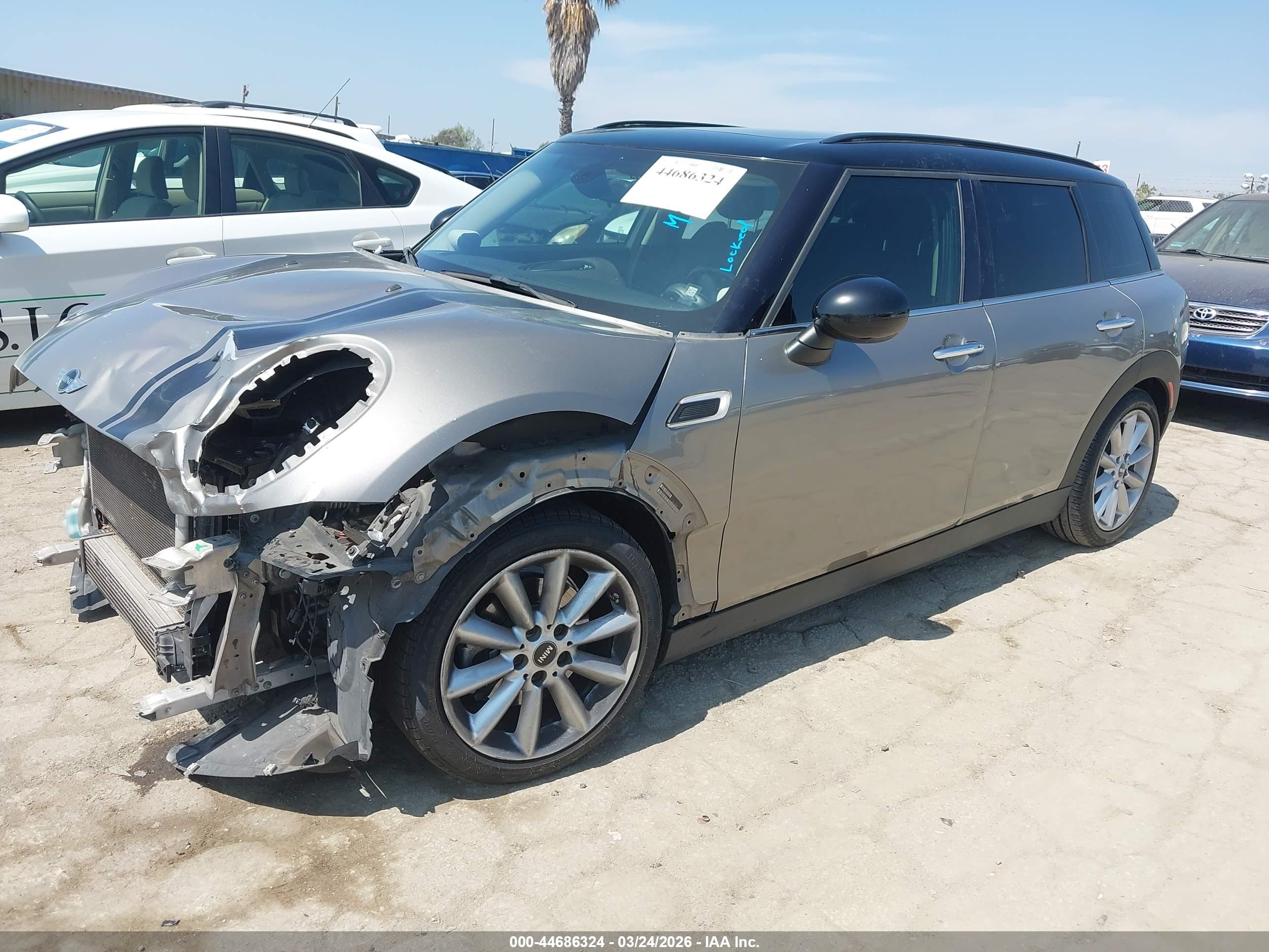 MINI CLUBMAN image 2