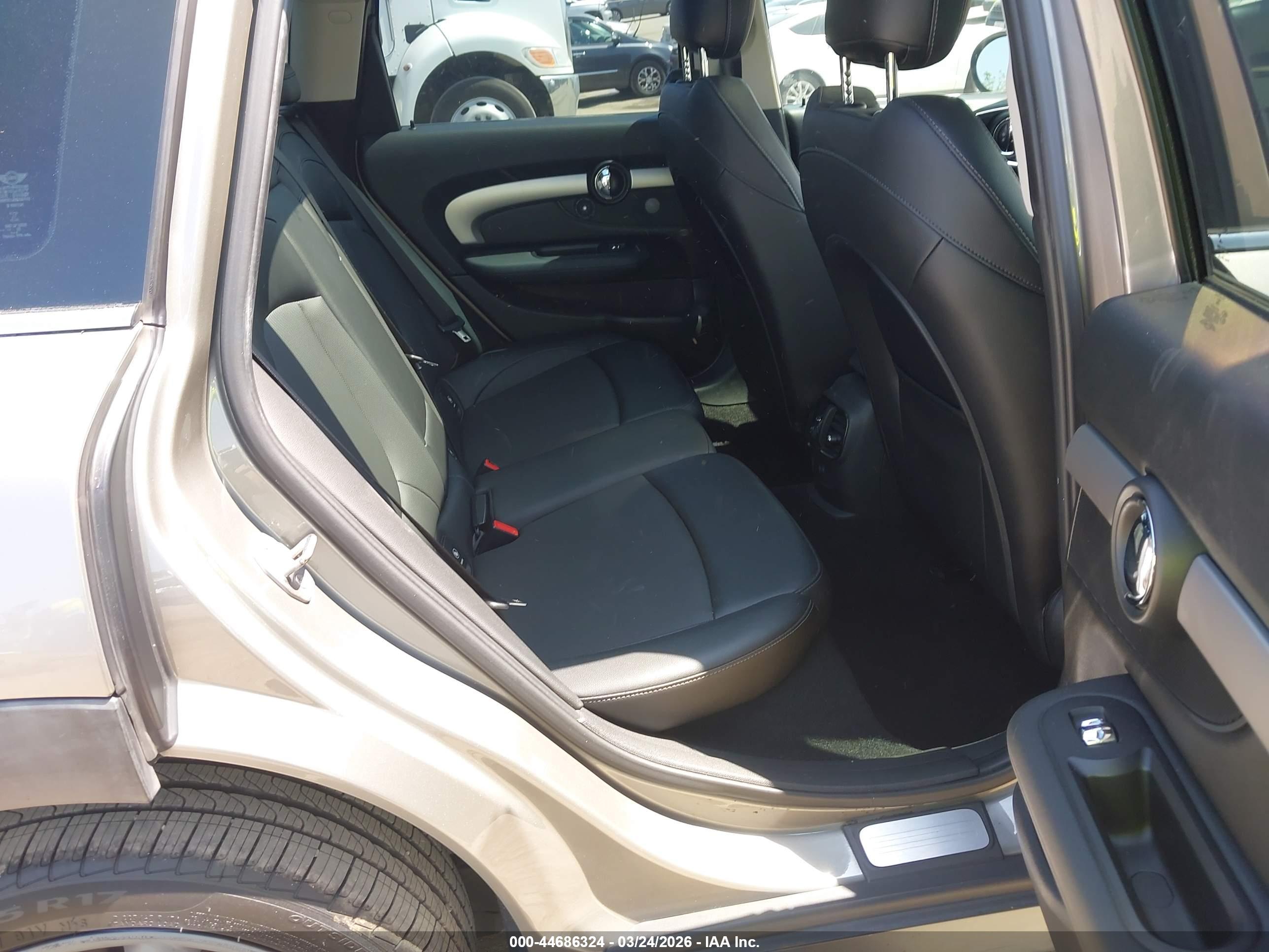 MINI CLUBMAN image 8