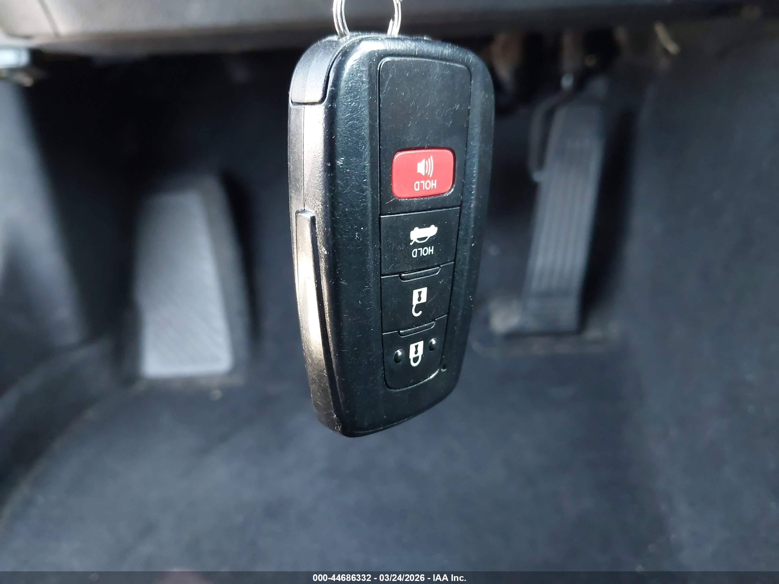 TOYOTA CAMRY image 11