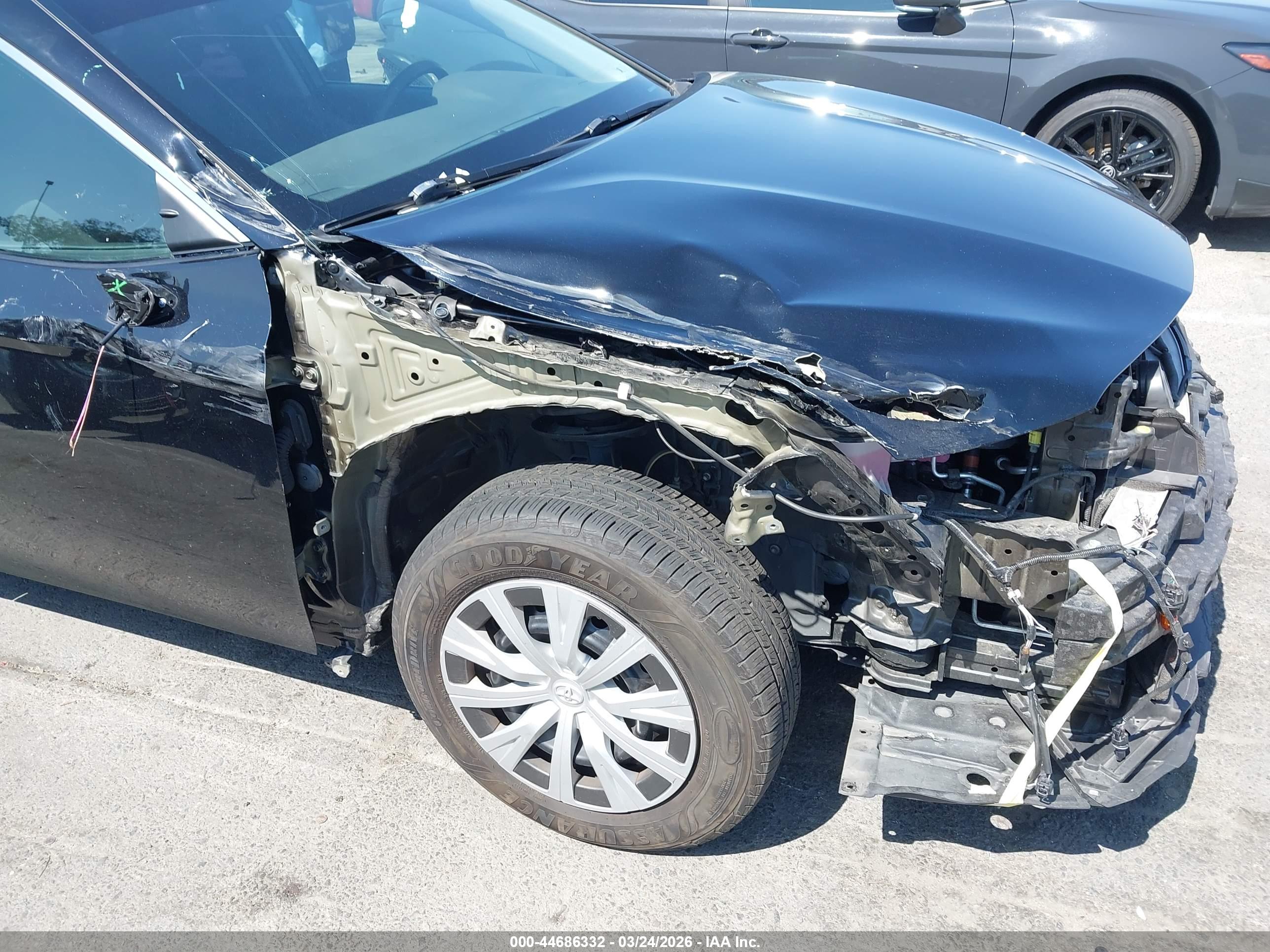TOYOTA CAMRY image 6