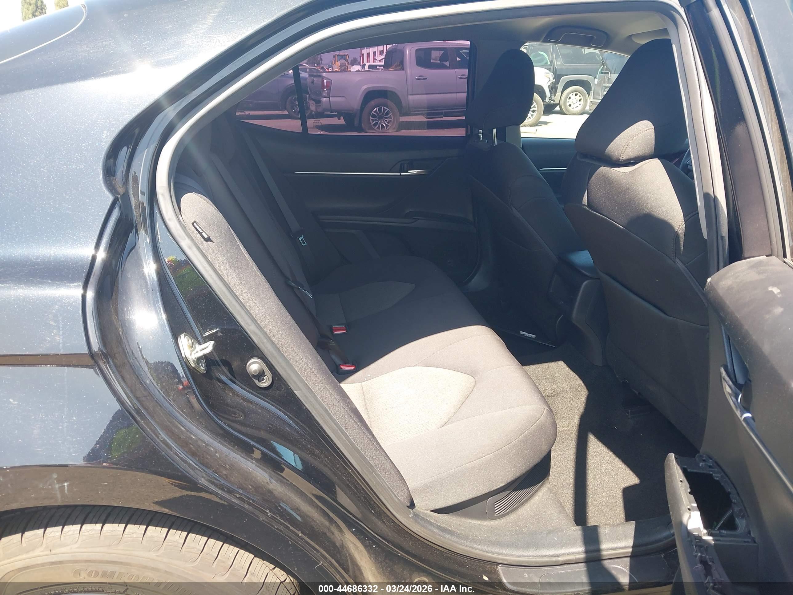 TOYOTA CAMRY image 8