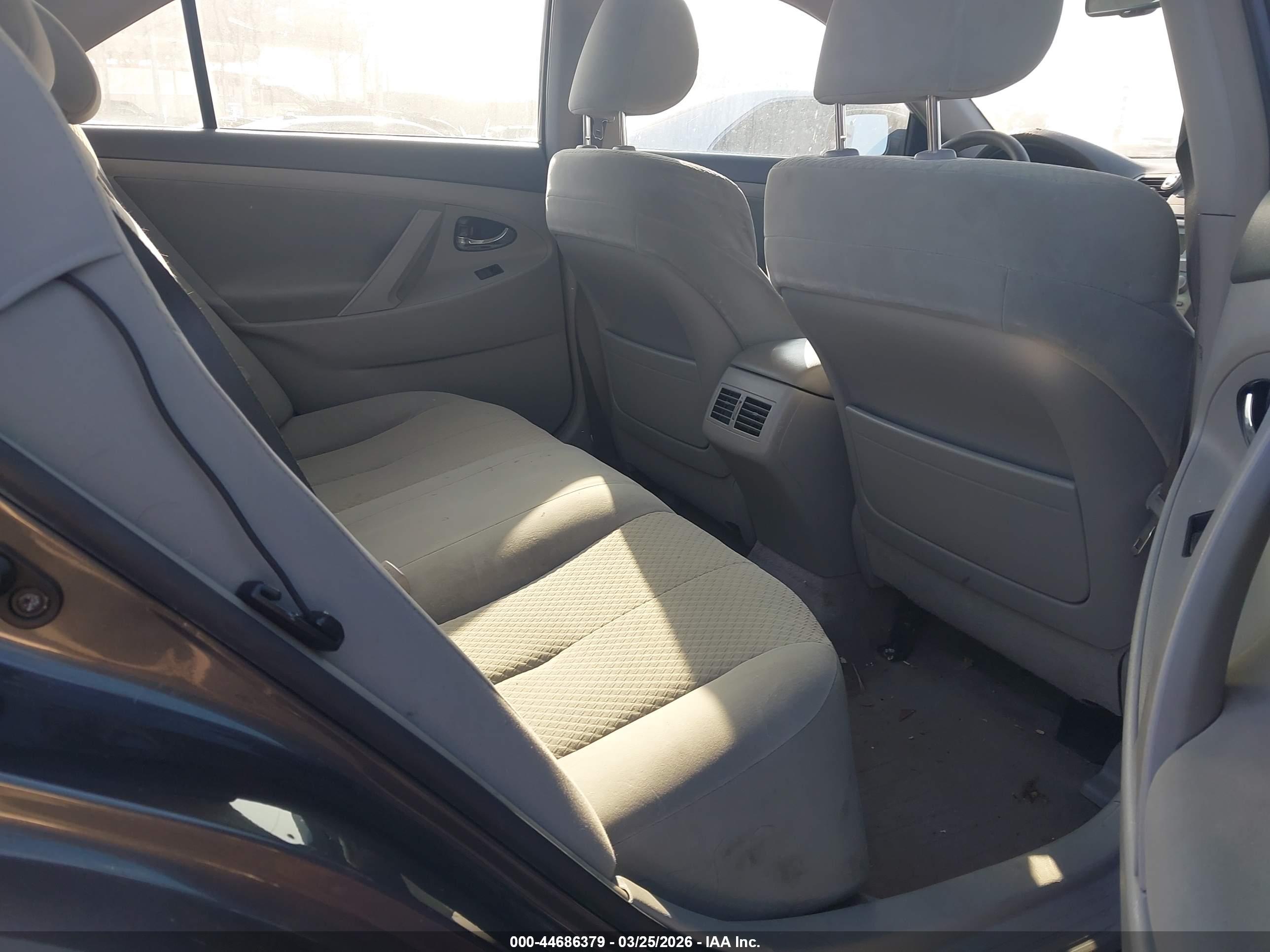 TOYOTA CAMRY image 8