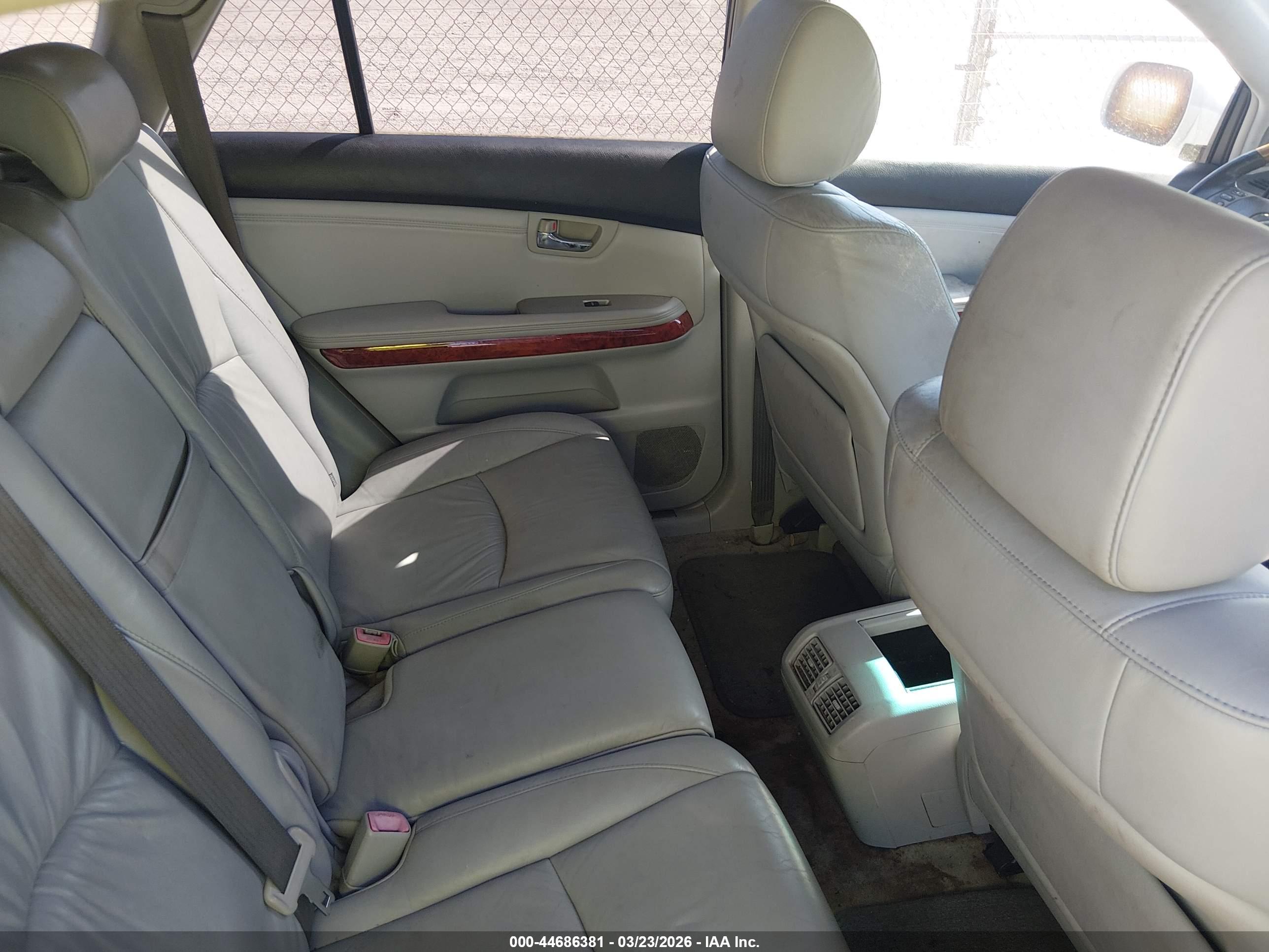 LEXUS RX image 8