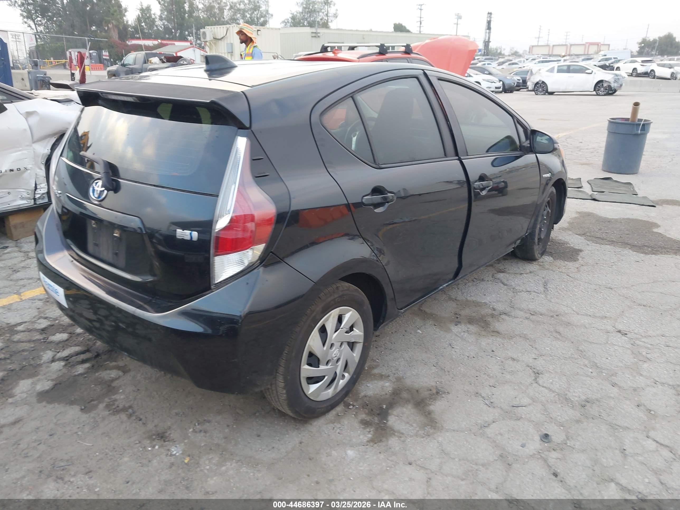 TOYOTA PRIUS image 4