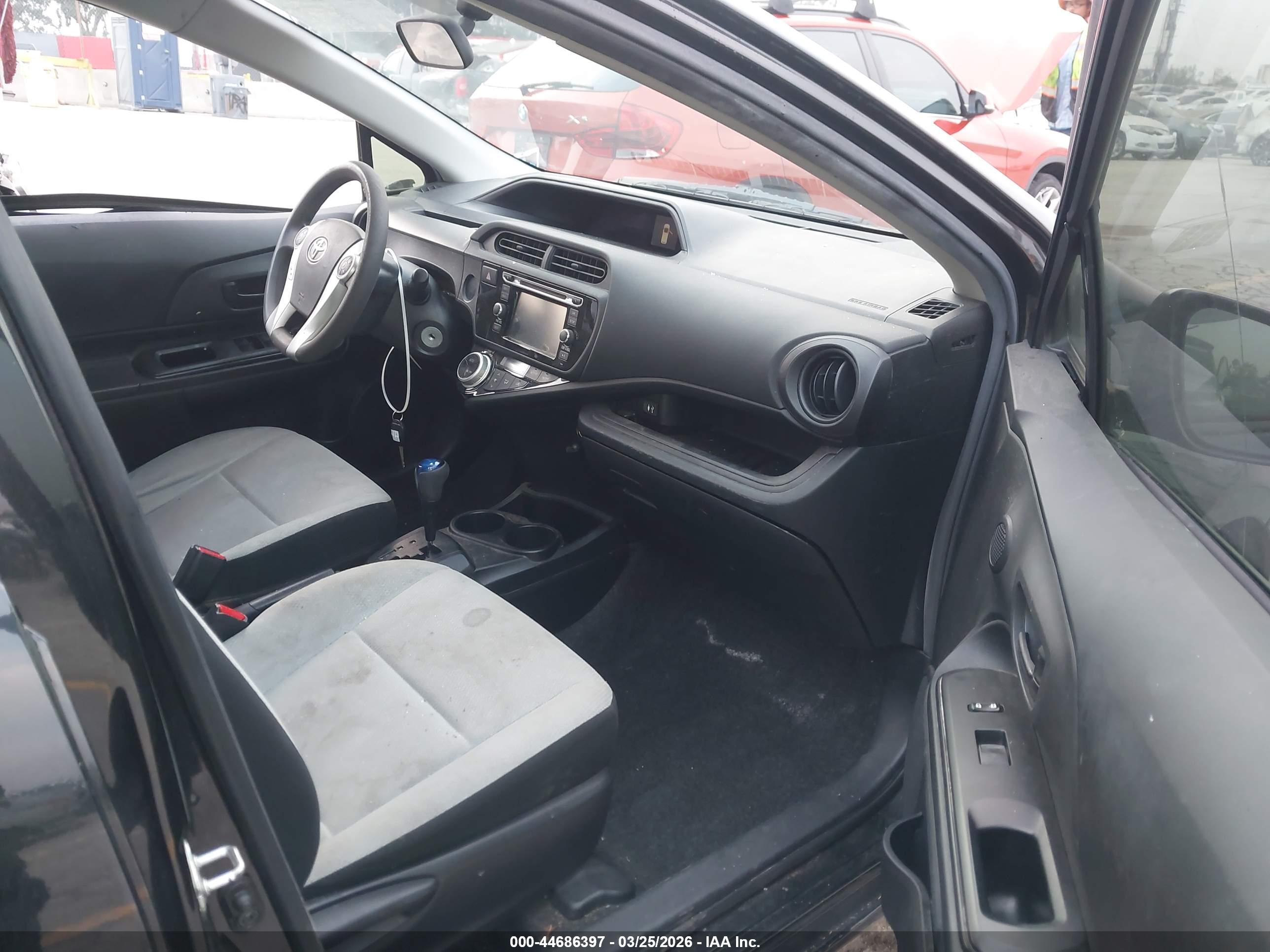 TOYOTA PRIUS image 5