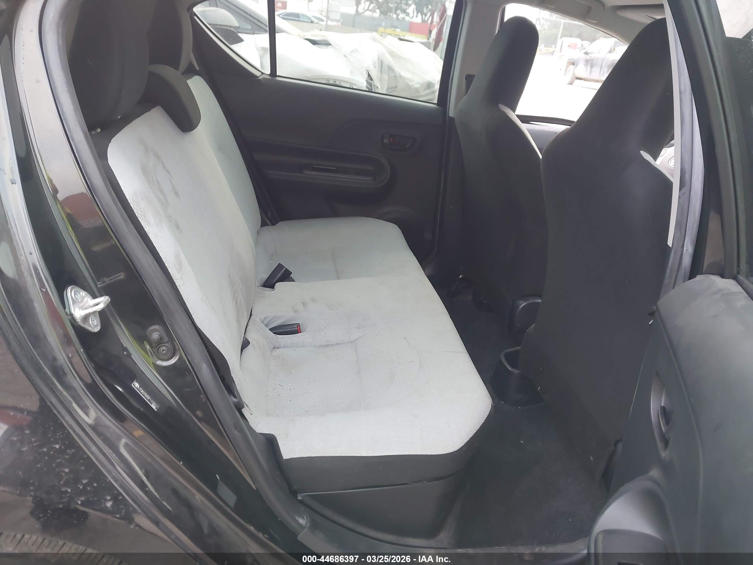 TOYOTA PRIUS image 8