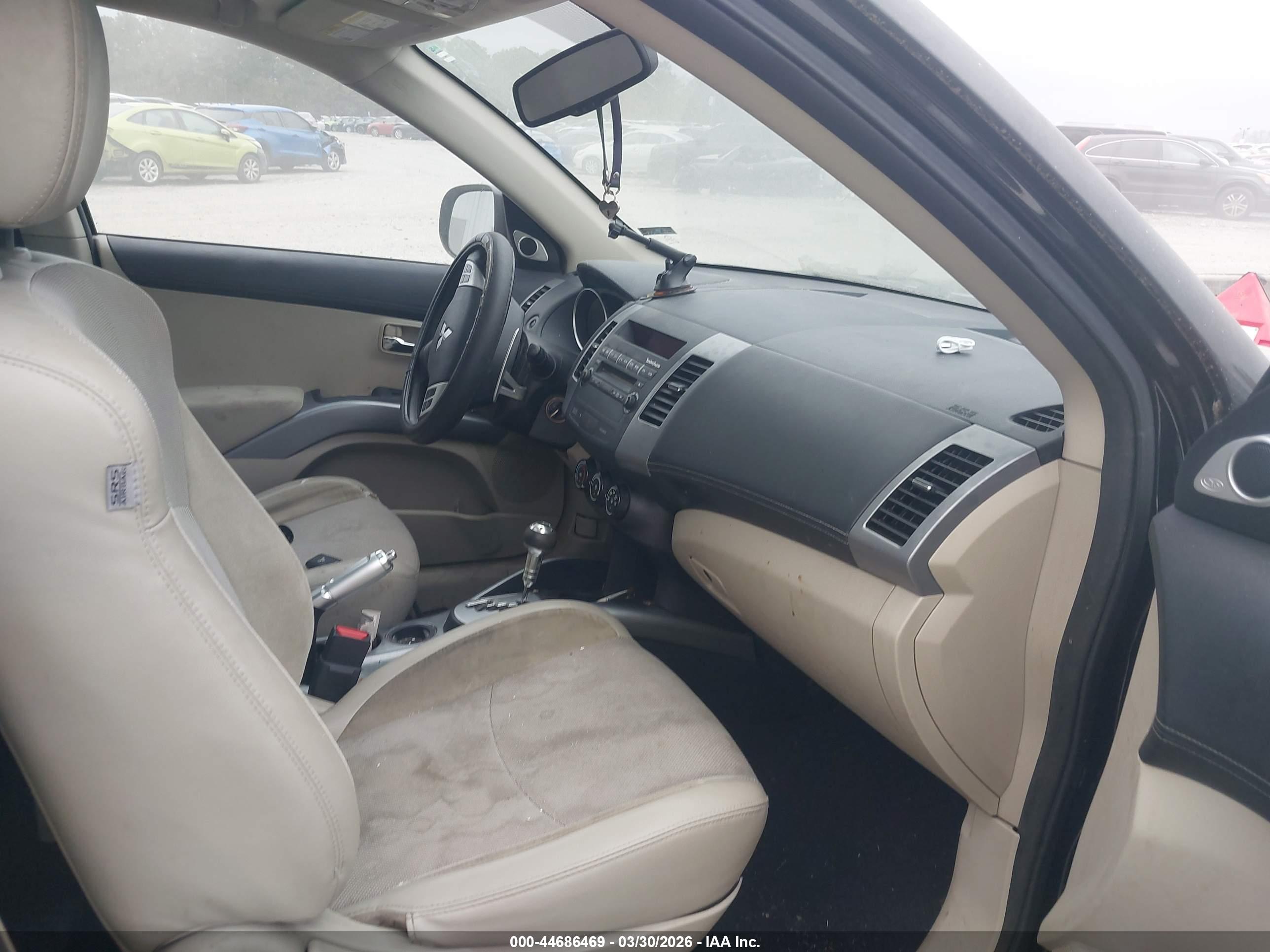 MITSUBISHI OUTLANDER image 5