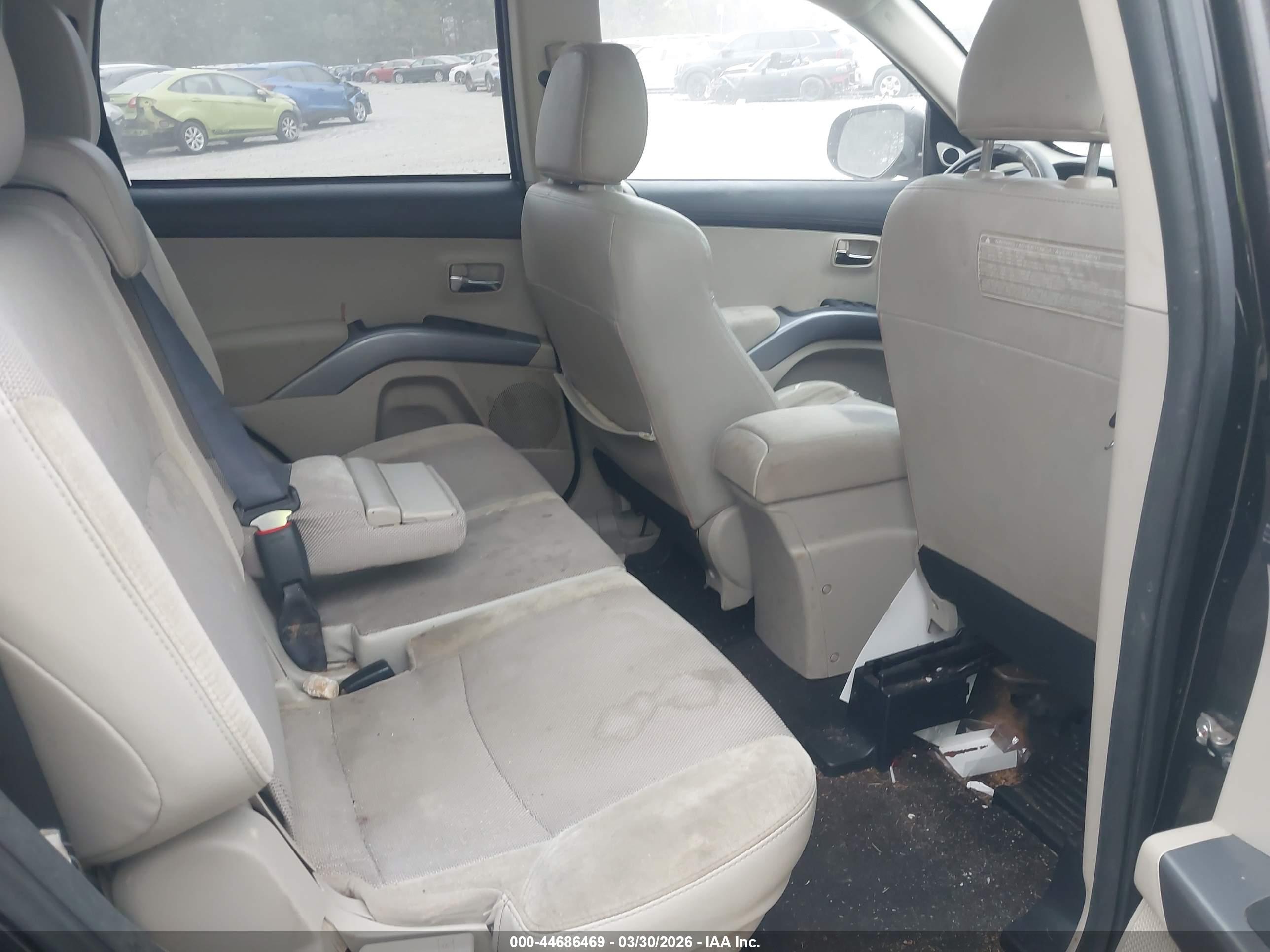 MITSUBISHI OUTLANDER image 8