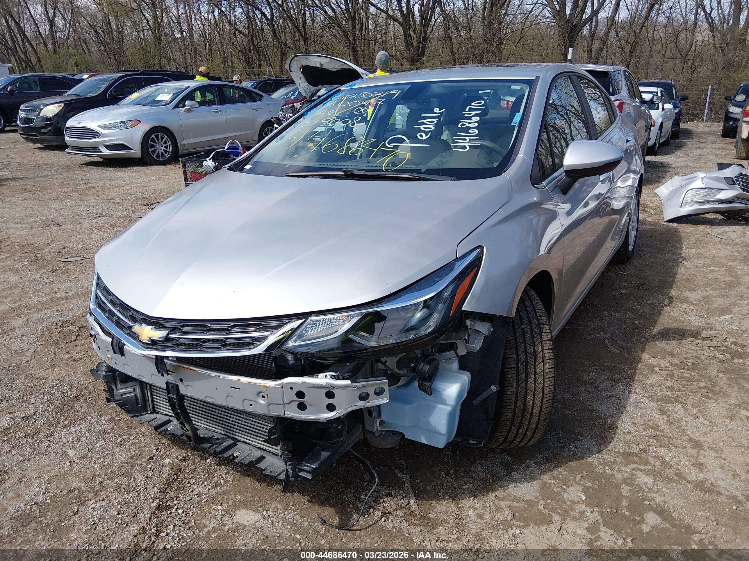 CHEVROLET CRUZE image 2