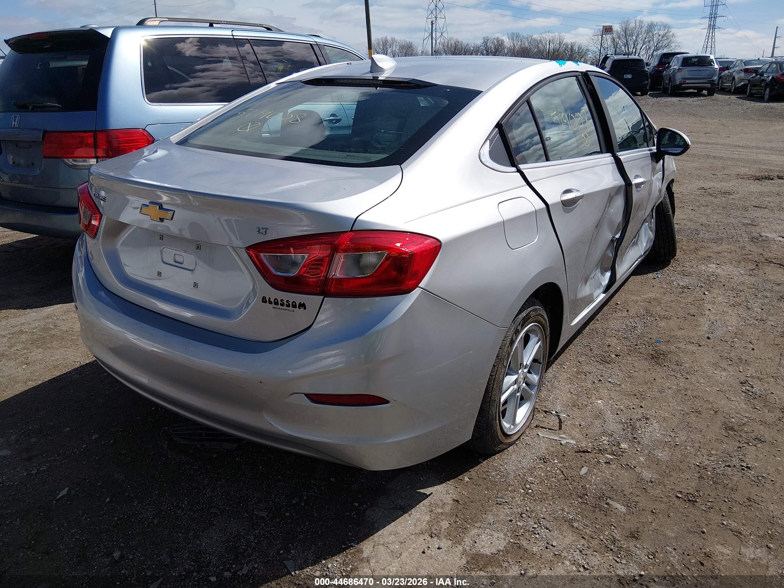 CHEVROLET CRUZE image 4