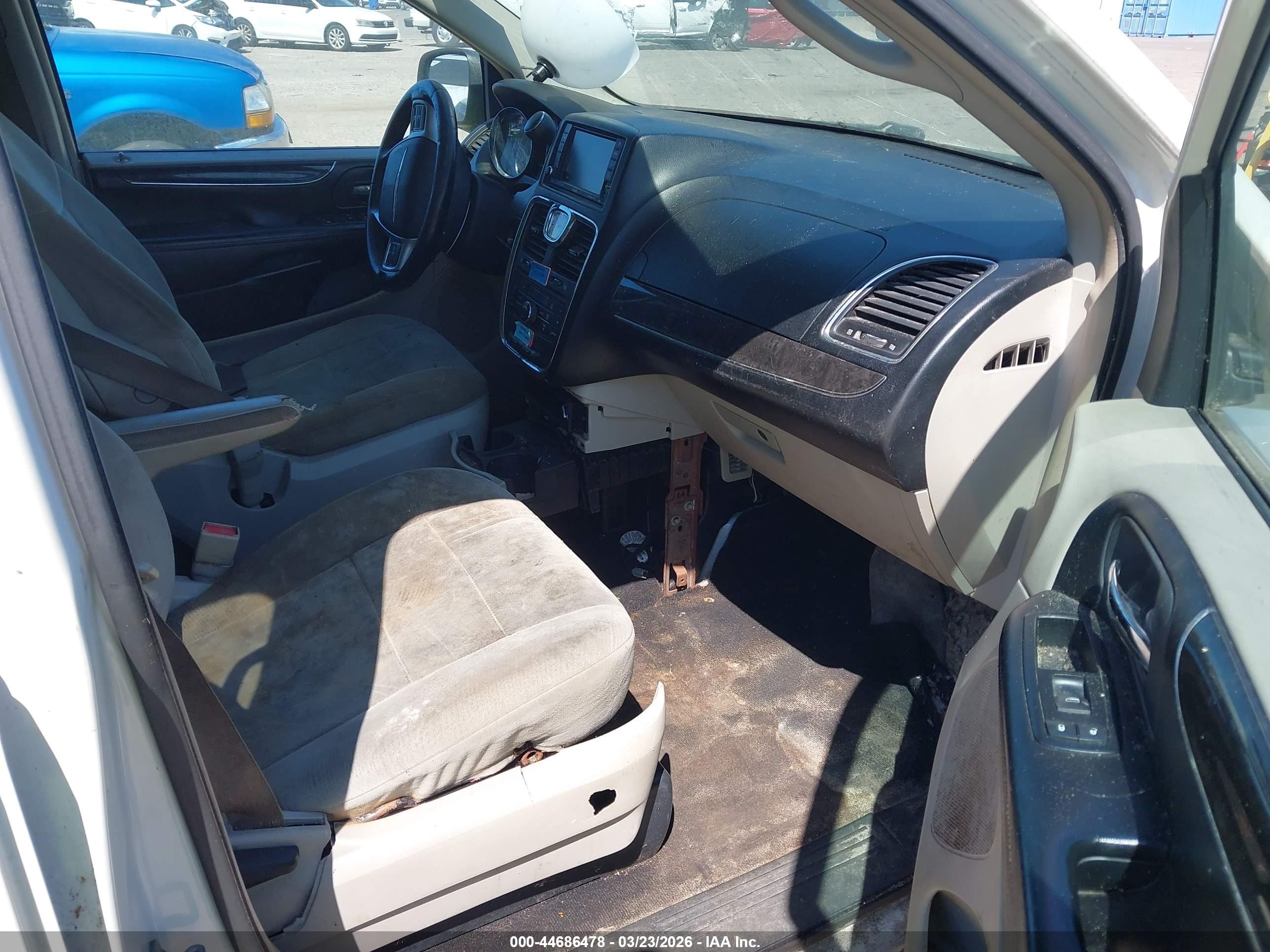 CHRYSLER TOWN image 5